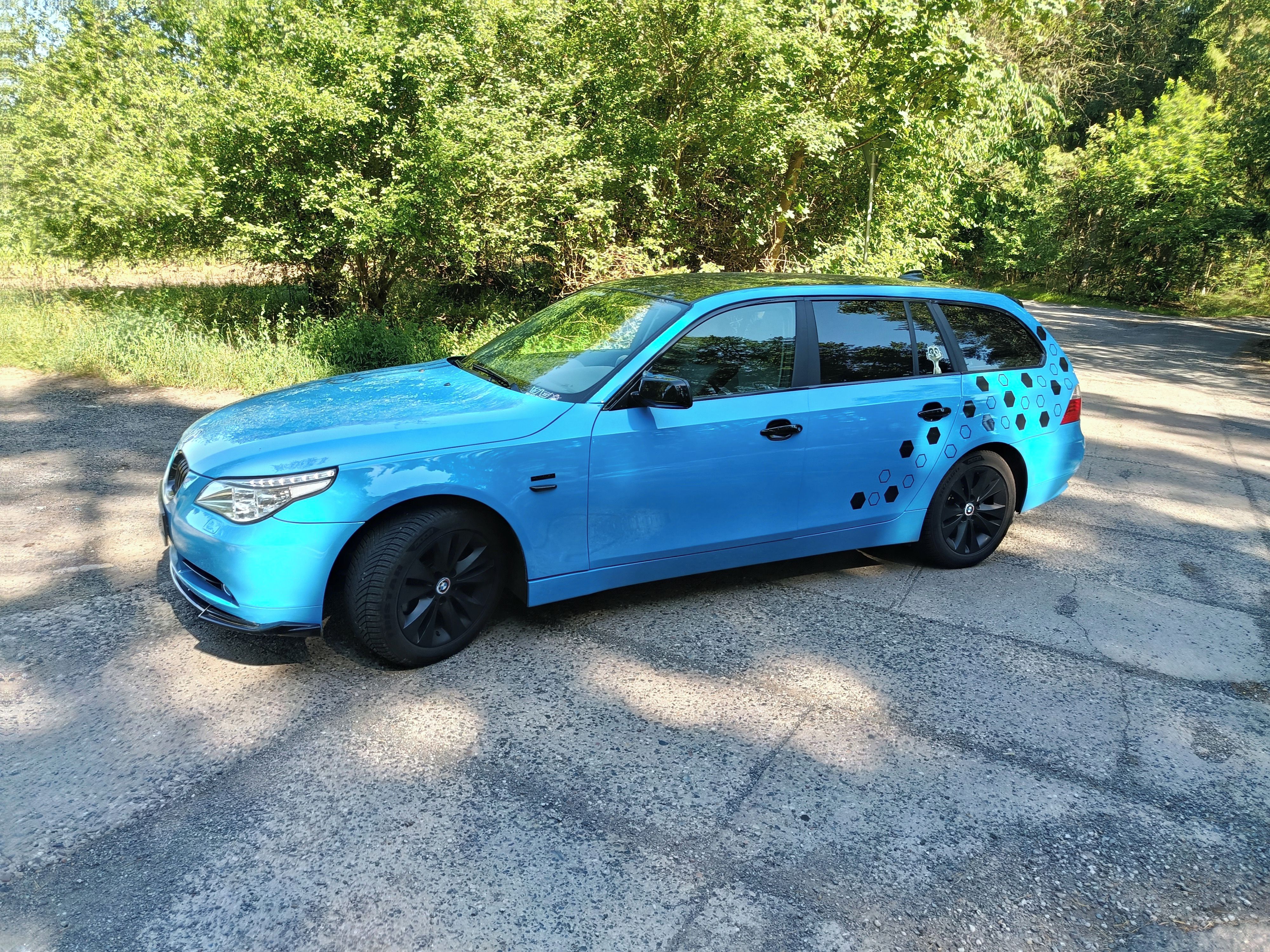 BMW Řada 5, 520d servisováno - fotka 6