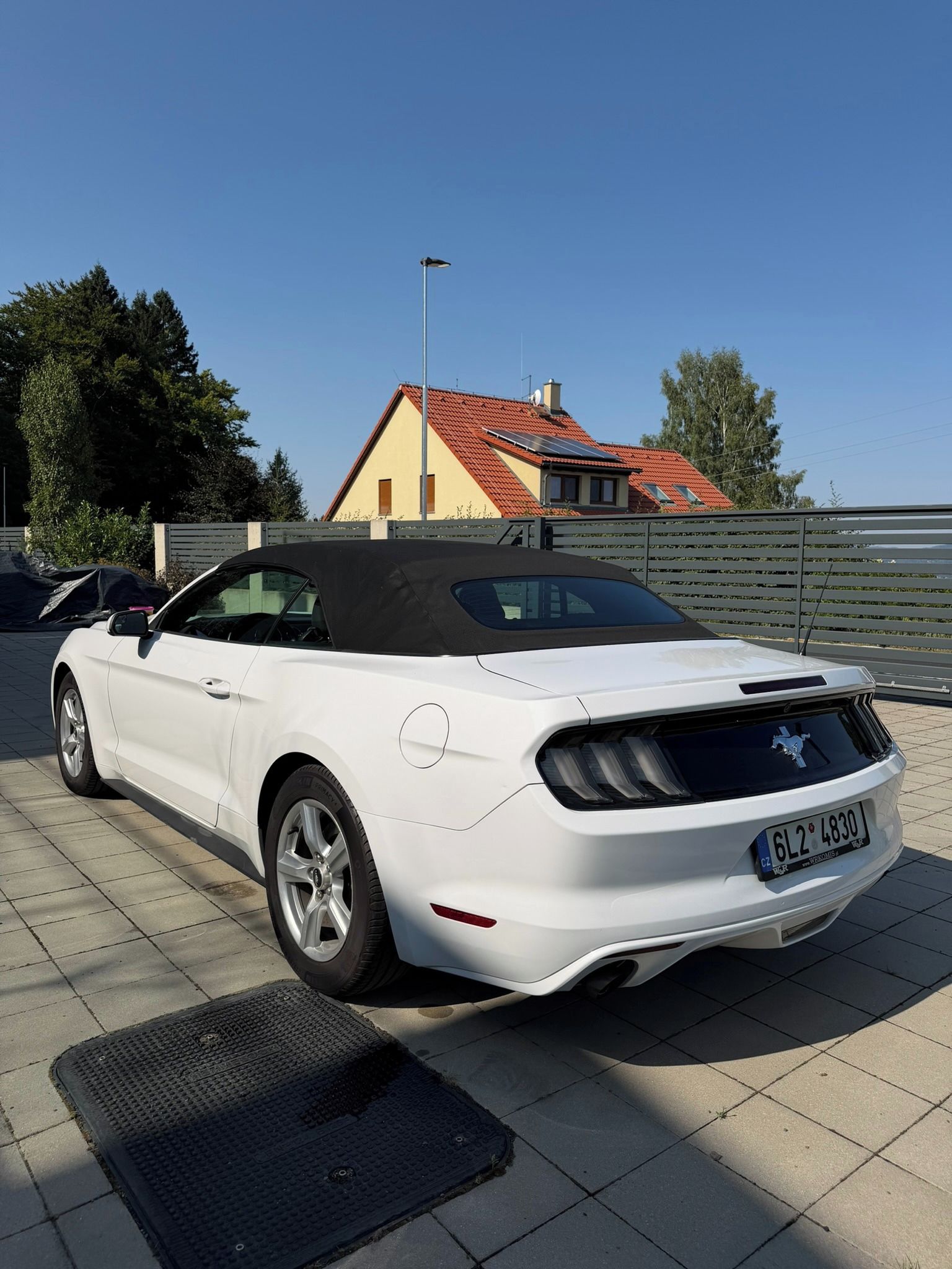 Ford Mustang, 3.7L kabriolet - fotka 5