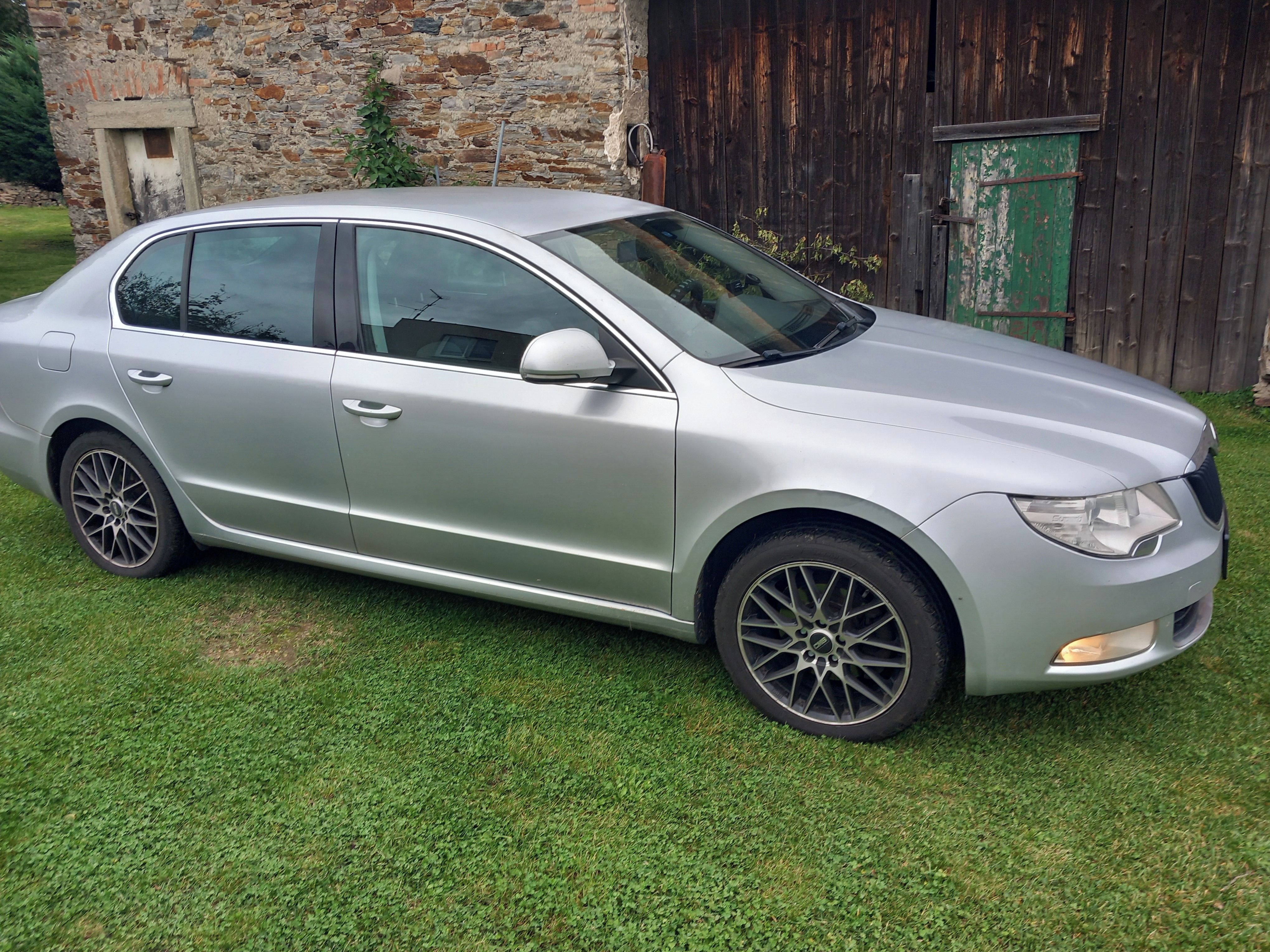 Škoda Superb, Superb 2,0tdi bez investic - fotka 2