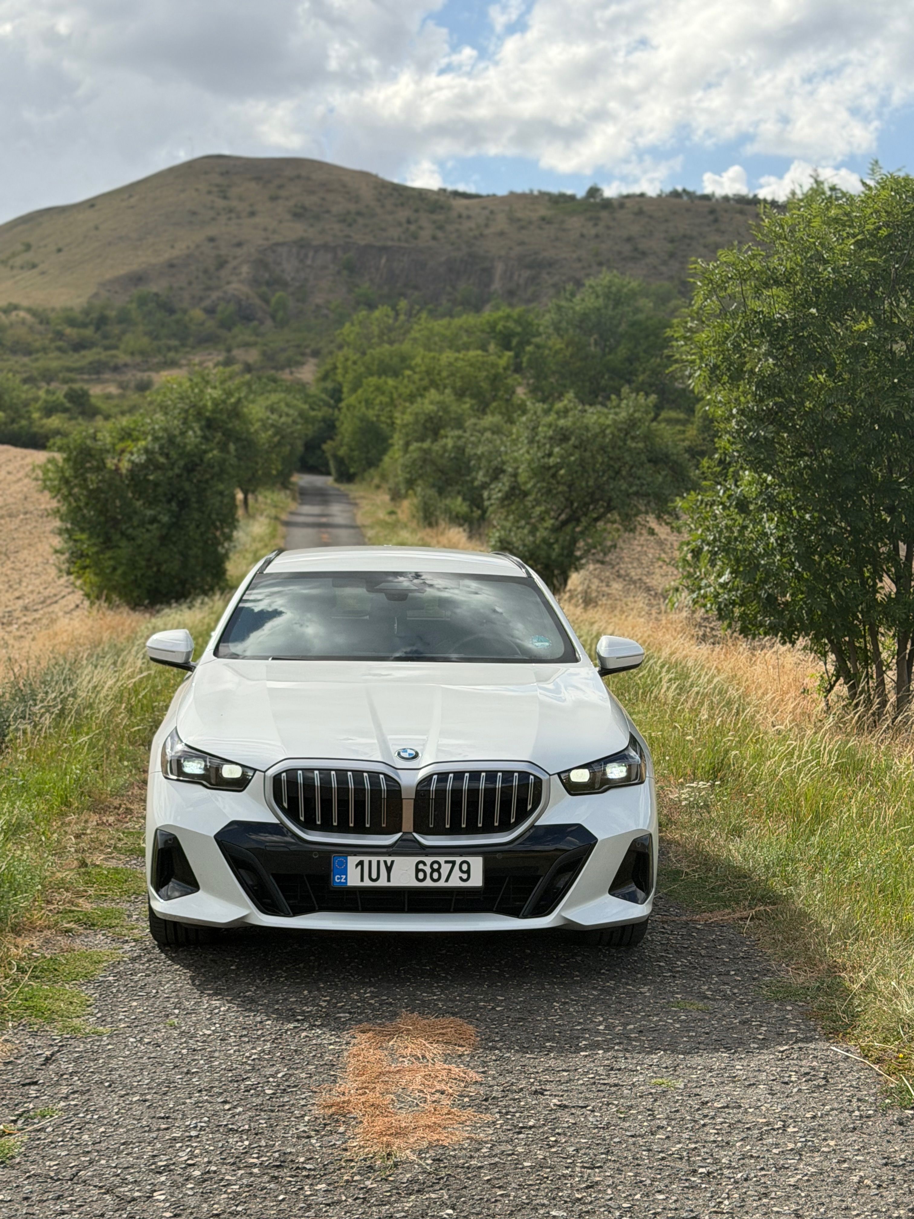 BMW Řada 5, BMW 540d xDrive Touring G61 M - fotka 2