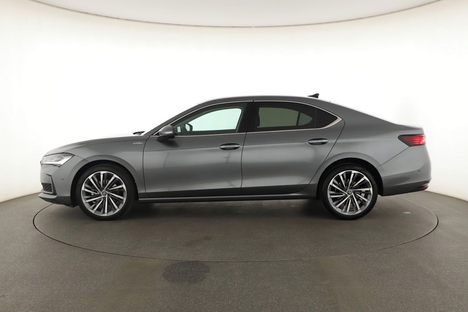 Škoda Superb, 2.0 TDI, LAURIN & KLEMENT - fotka 3