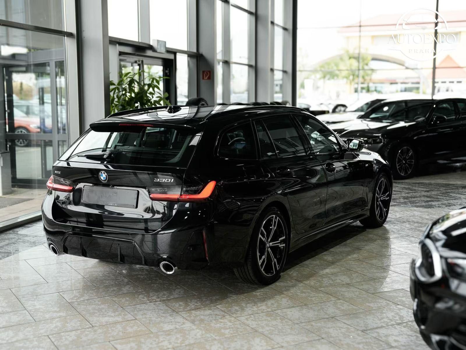 BMW Řada 3, 330i xDrive Touring M Sport - fotka 6