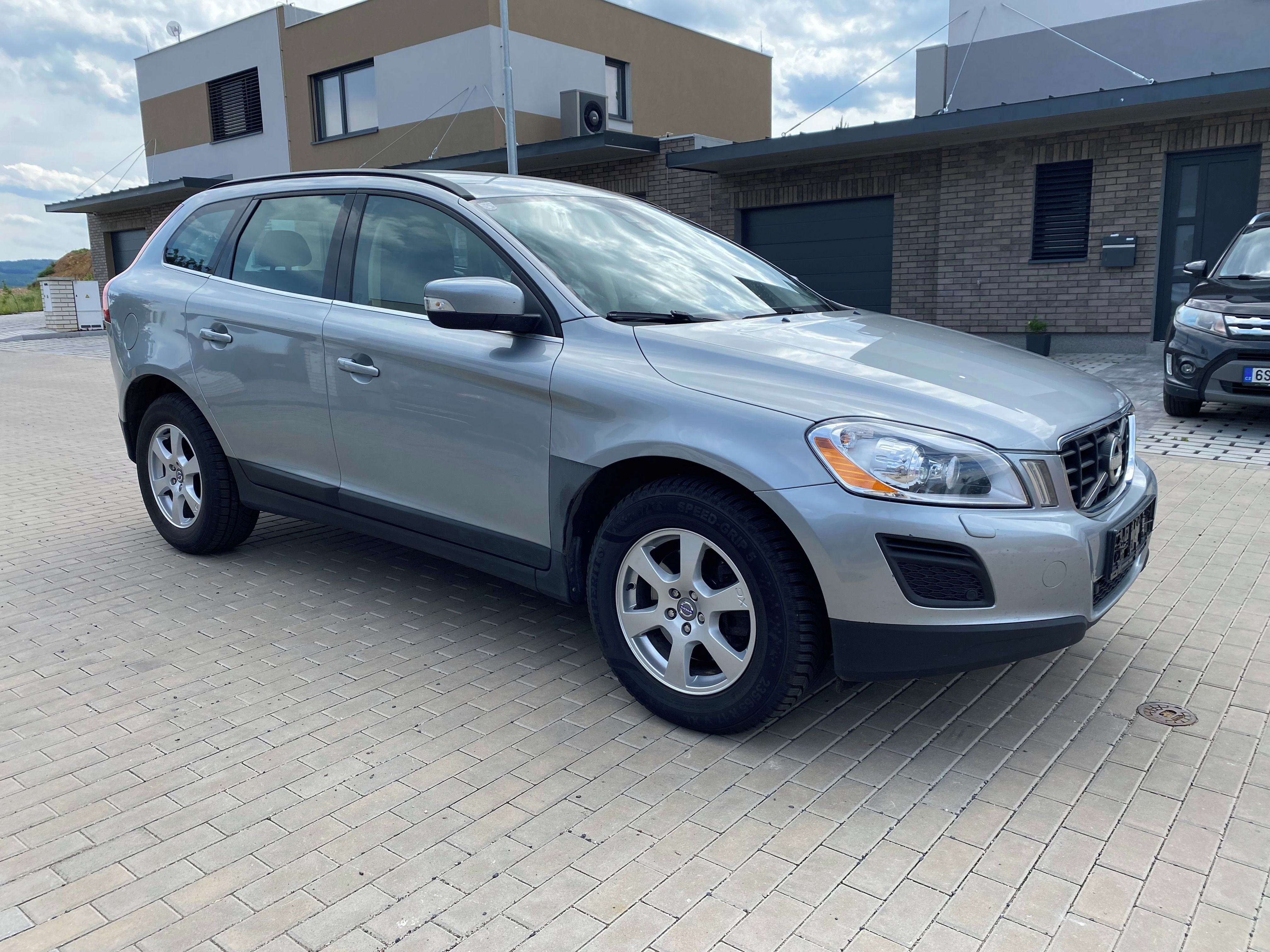 Volvo XC60, 2.4D, 120 kW, 4x4, manuál - fotka 5