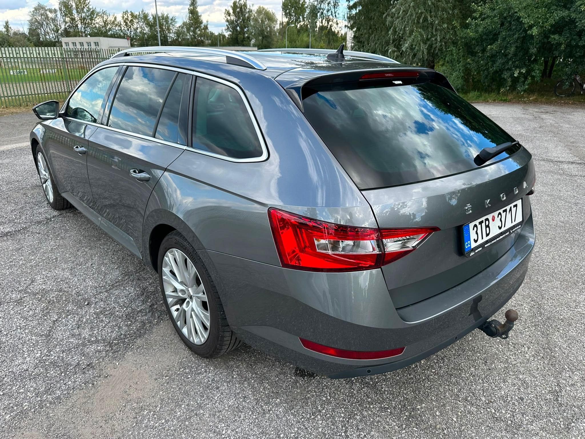 Škoda Superb, Škoda Superb kombi 1.5 TSI DSG - fotka 3