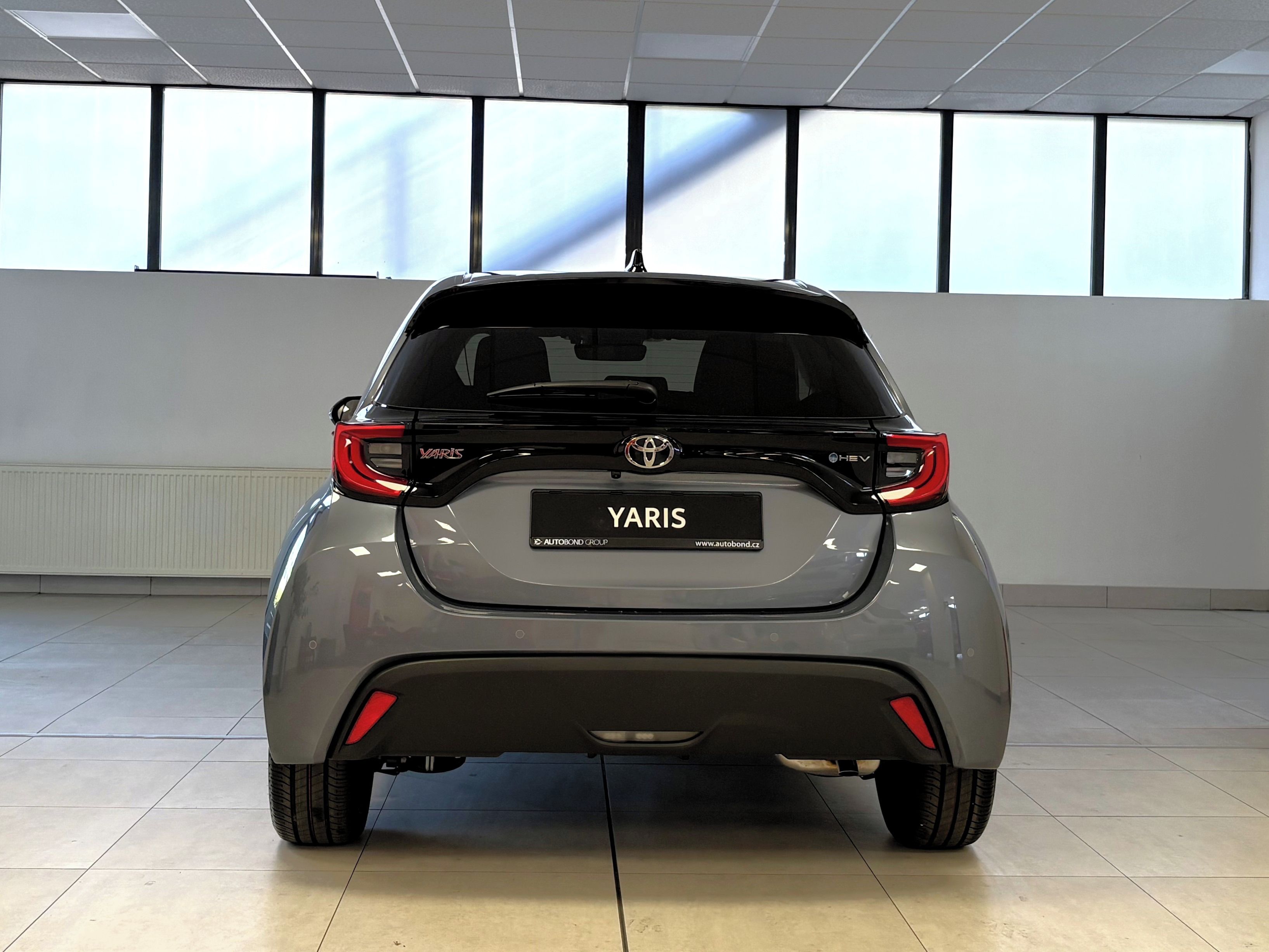 Toyota Yaris, Style, 1.5L., e-CVT hybrid - fotka 4