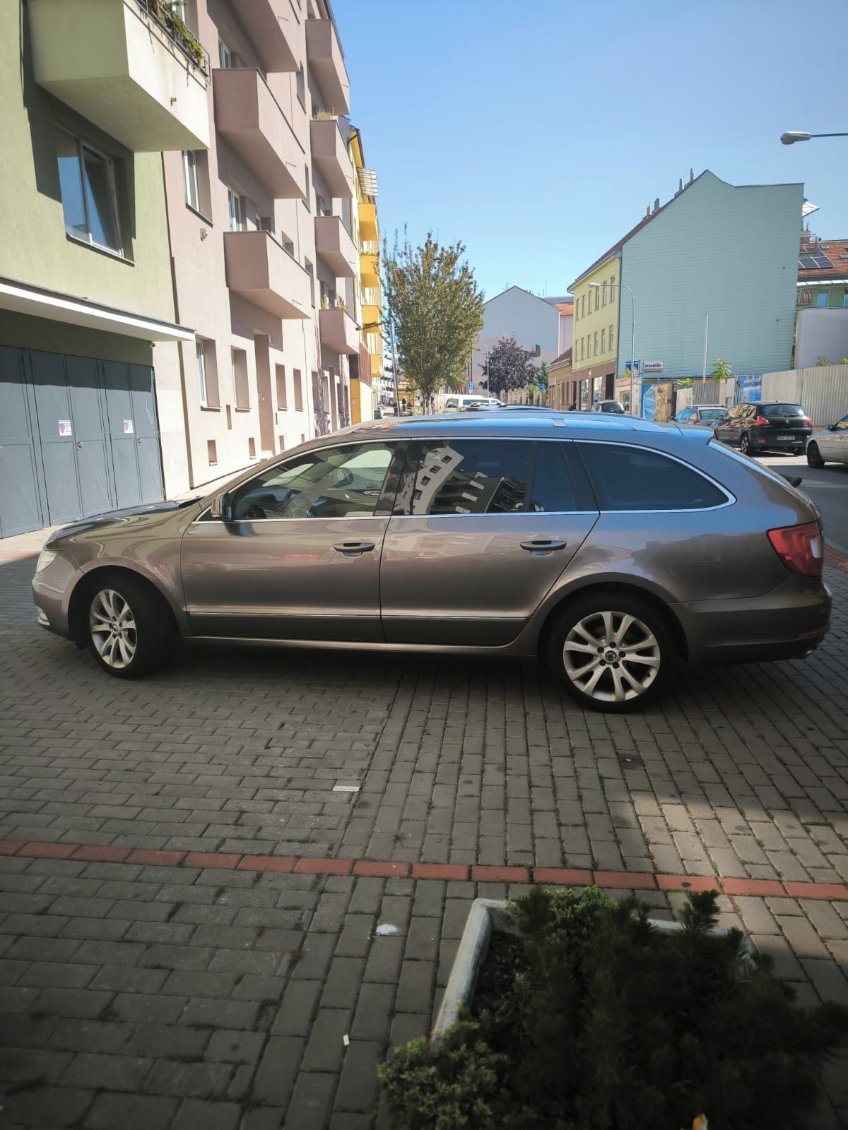 Škoda Superb, Pěkný dsg 125 kw světlá alcant - fotka 4
