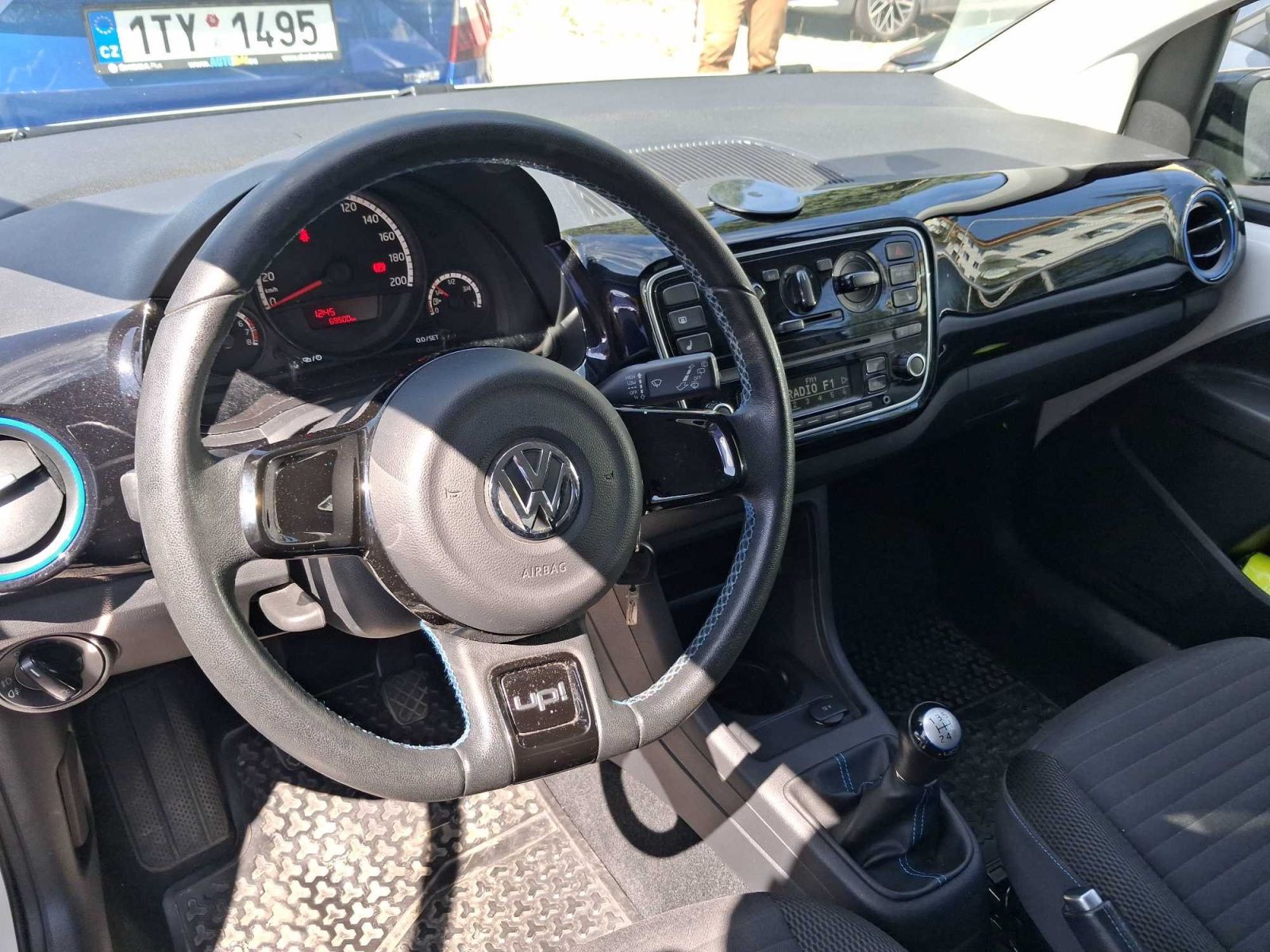 Volkswagen Up!, 1.0 MPI, Serv.kniha, Klima - fotka 3