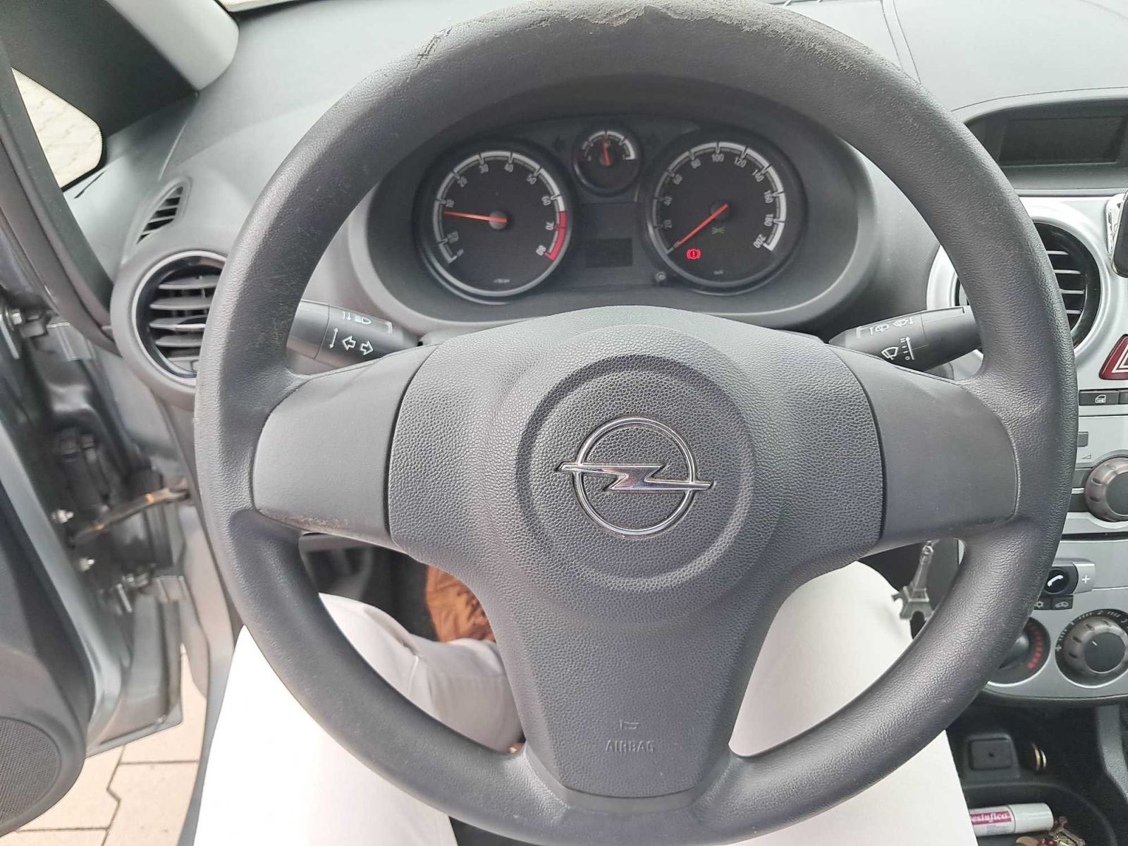 Opel Corsa, 1.2, Klima, El. okna - fotka 3