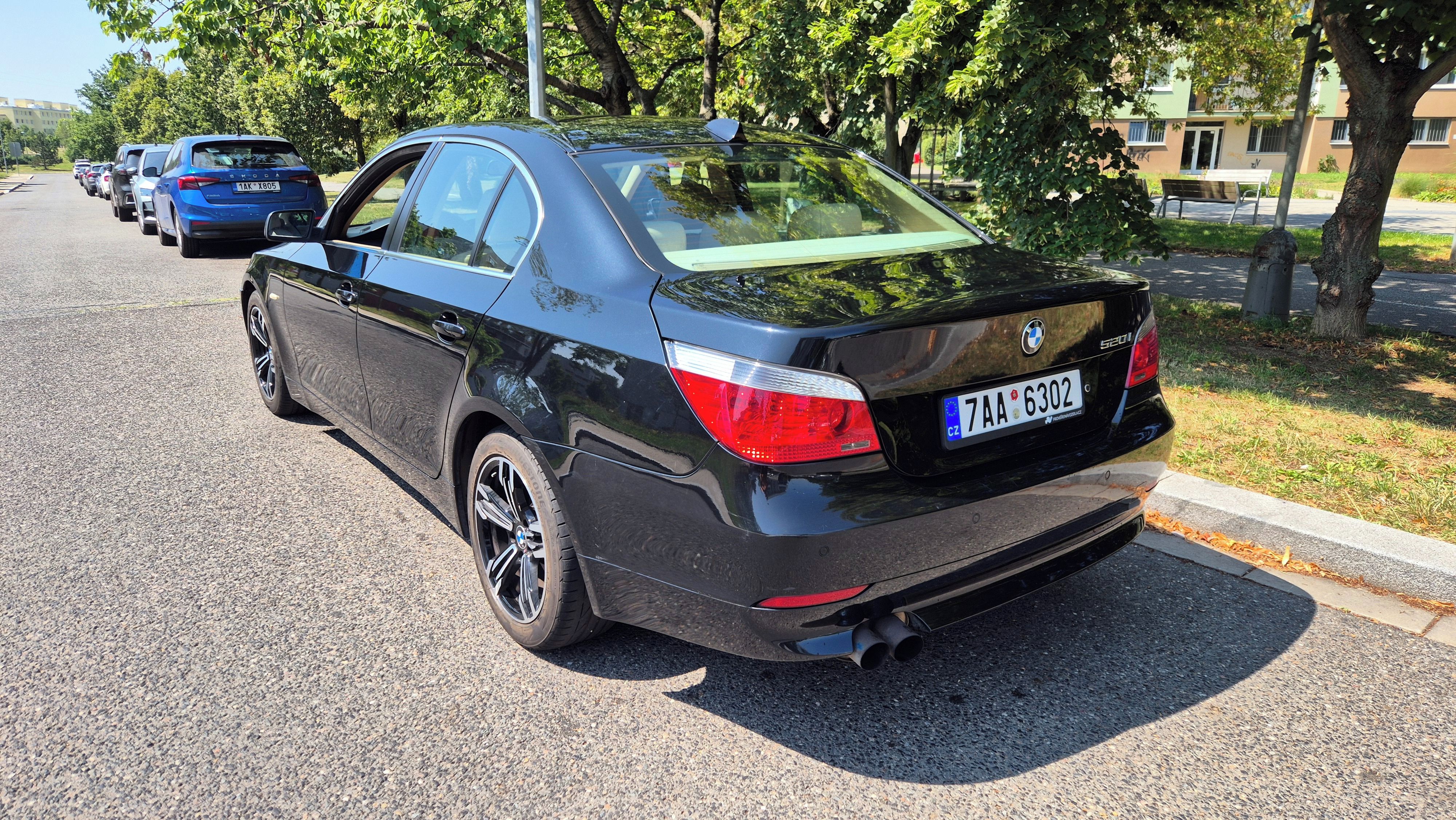 BMW Řada 5, 520i - fotka 2