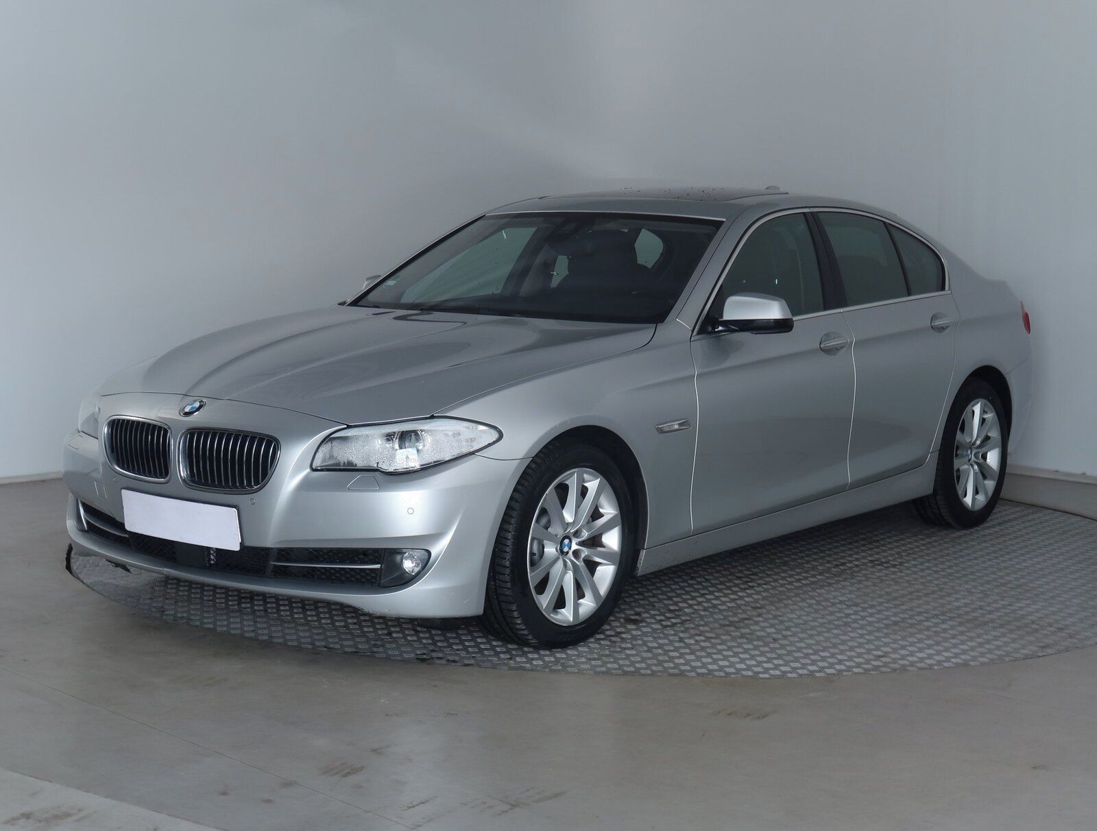 BMW Řada 5, 530d xDrive, Modern Line, 4X4 - fotka 2