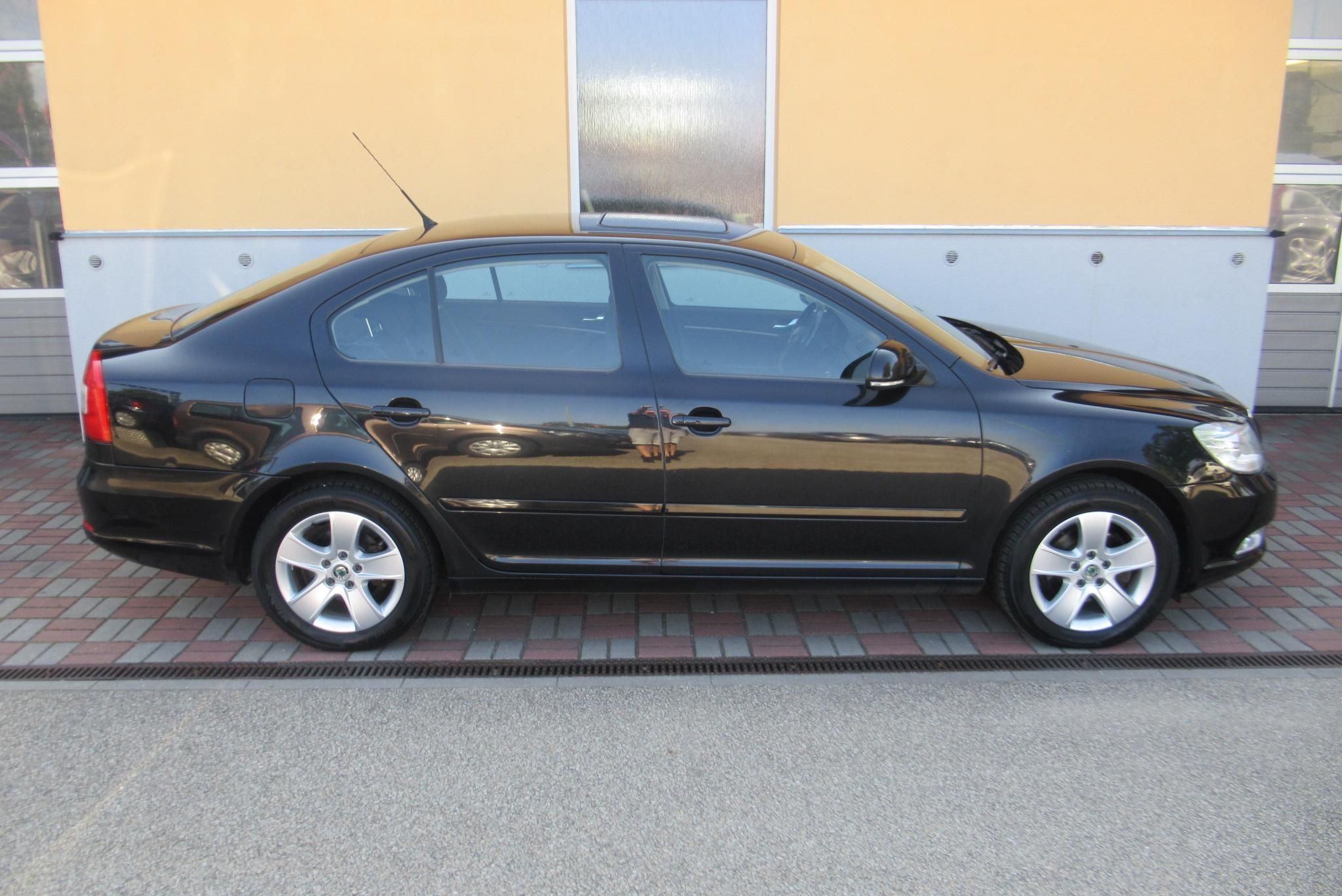 Škoda Octavia, 1.4 TSi ELEGANCE EL.ŠÍBR XENON - fotka 3