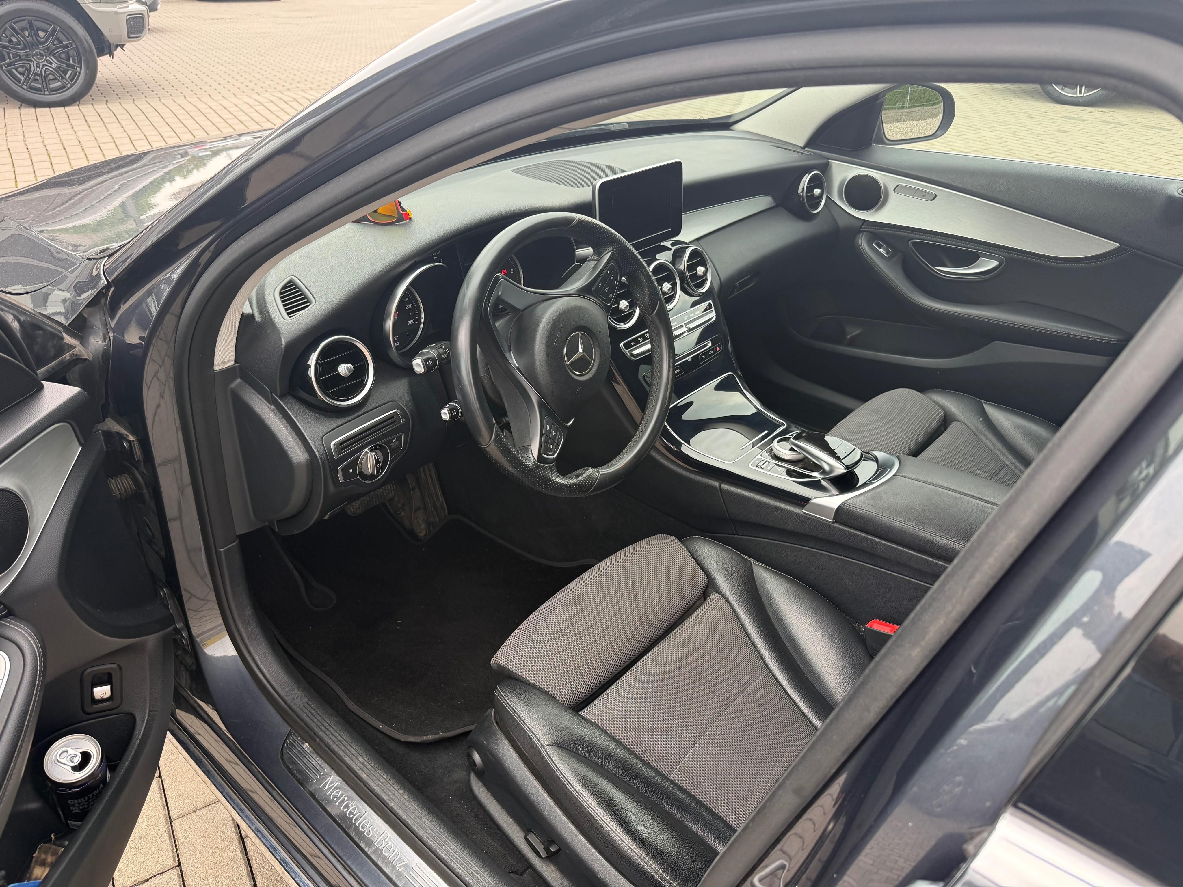Mercedes-Benz Třídy C, Mercedes-Benz C220, 125kW - fotka 5