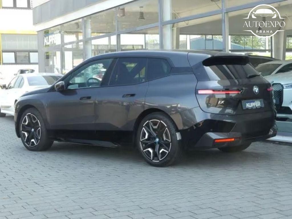 BMW iX, xDrive50* - fotka 3
