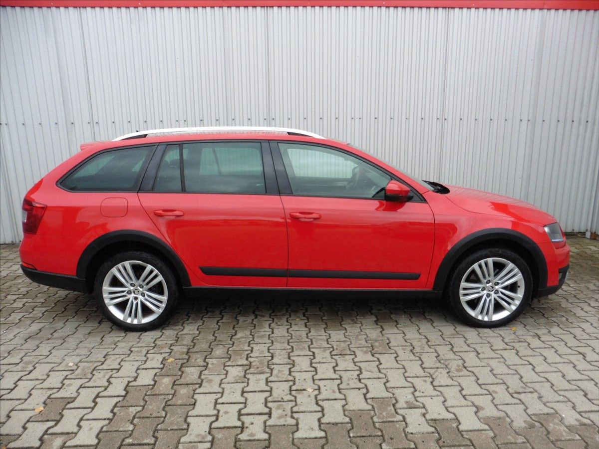 Škoda Octavia, 2,0 Combi 4x4 DSG Scout - fotka 4