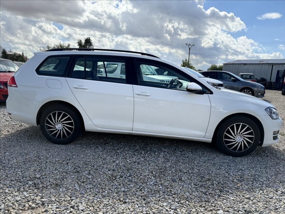 Volkswagen Golf, 1,6 TDI NAVIGACE +SADA ALU KOL - fotka 4