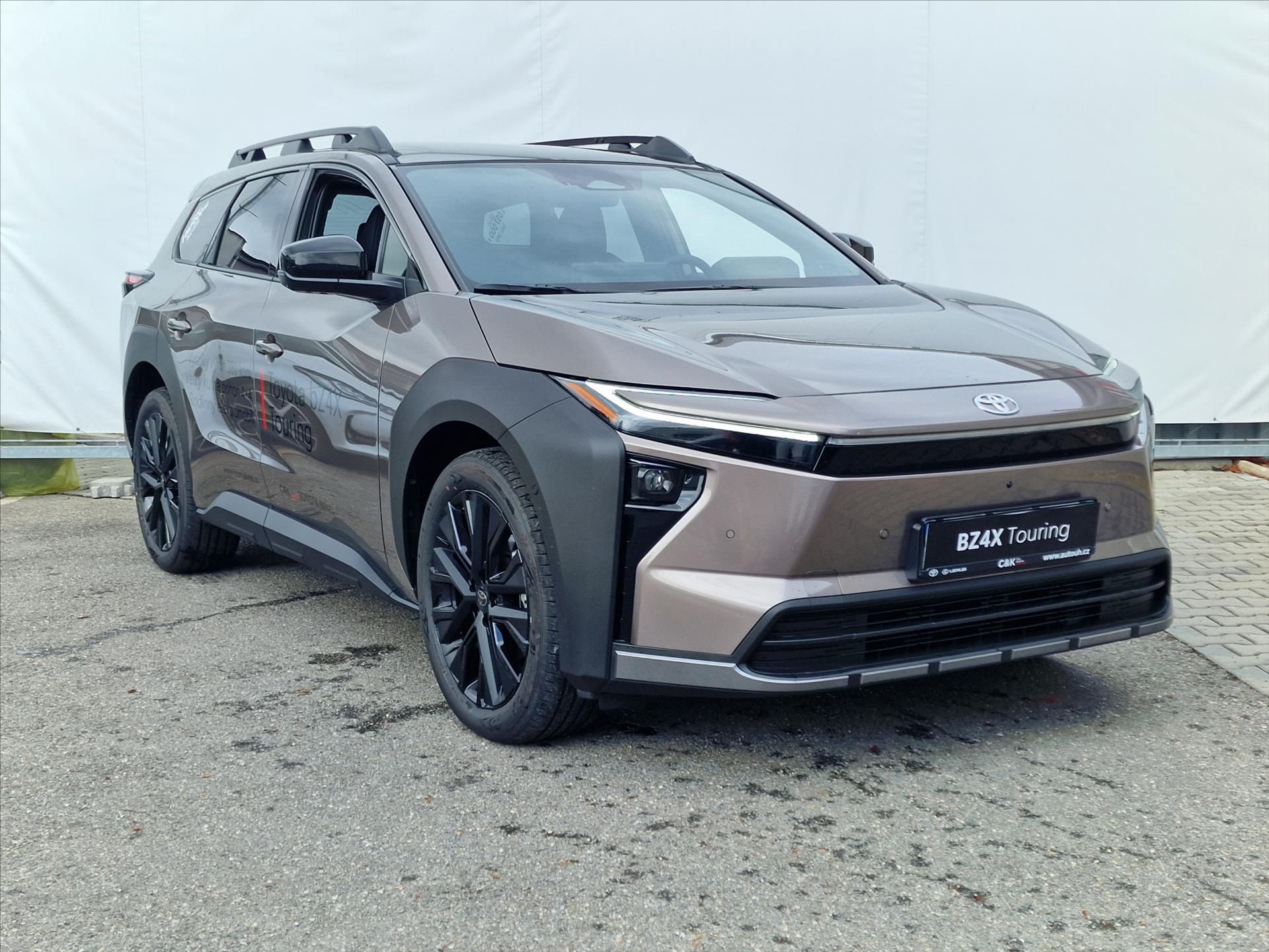 Toyota bZ4X, BEV 74,7 kWh  i-AWD 380k  Tour - fotka 4