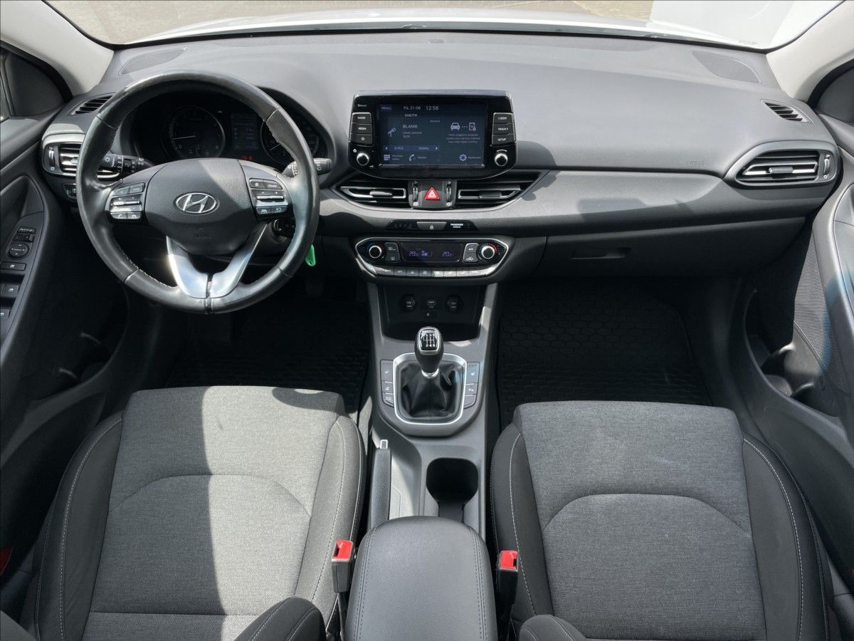 Hyundai i30, 1,5 T-GDI Combi Smart PDC - fotka 6