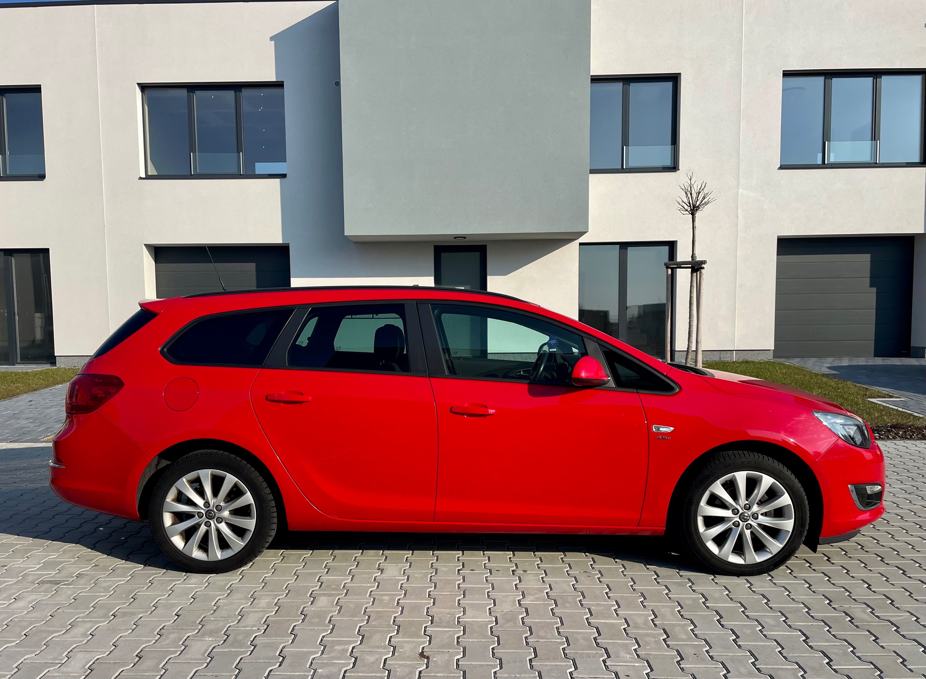 Opel Astra, Sports Tourer 1.4T, 113 000 km - fotka 6