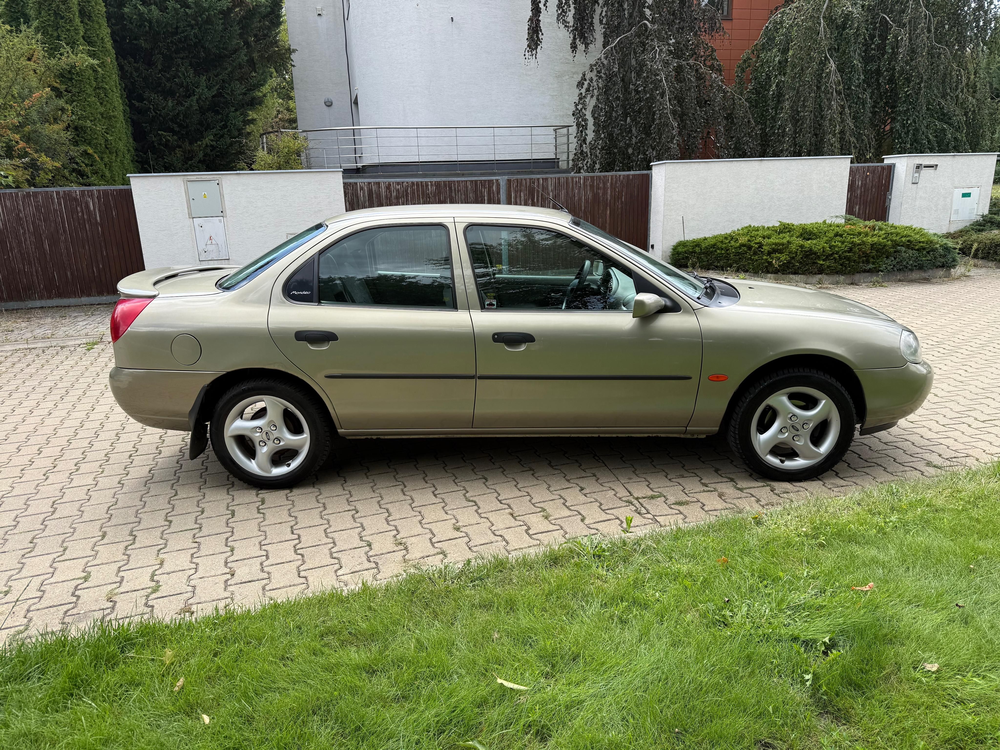 Ford Mondeo, 2,0 16V nová STK, Nový olej - fotka 4