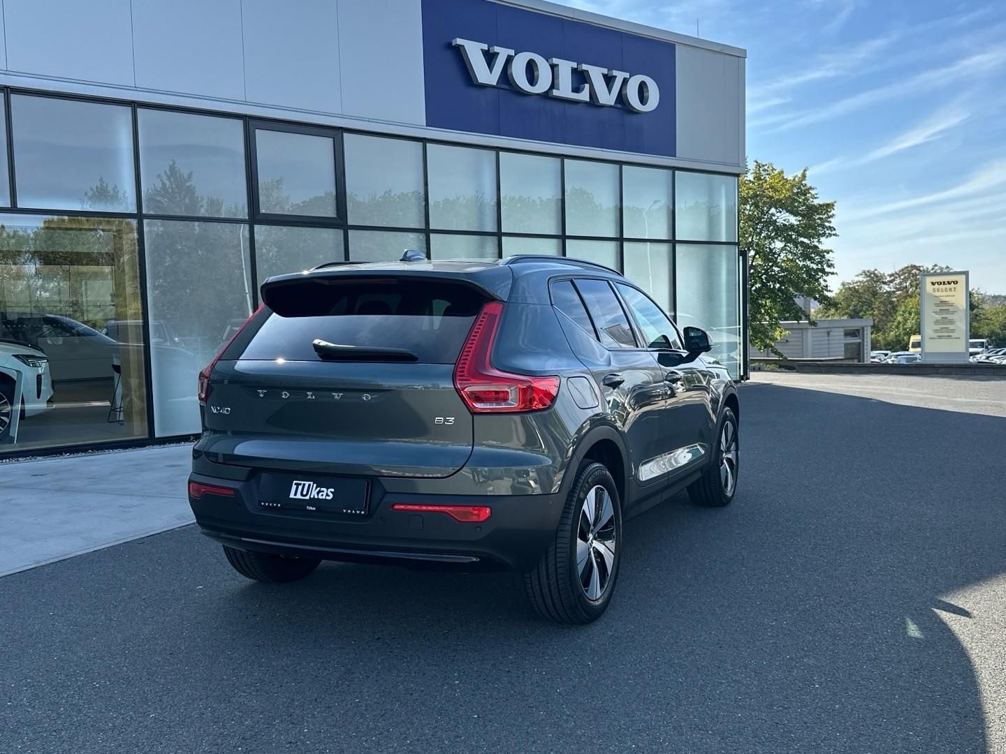 Volvo XC40, 2.0B3 120kW PLUS DARK - fotka 6