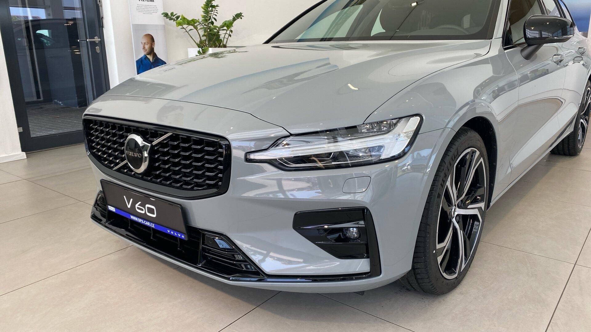 Volvo V60, PLUS DARK, B4, 145+10 kW / 197 - fotka 6