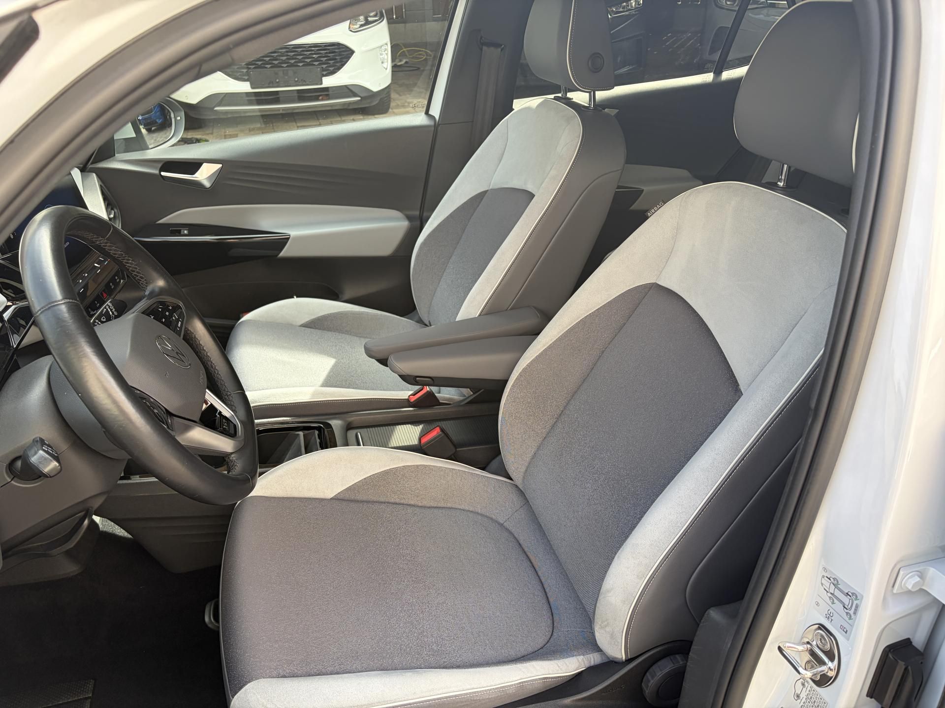 Volkswagen ID.3, 1st. 150kw, 62kwh, SOH 88% - fotka 6