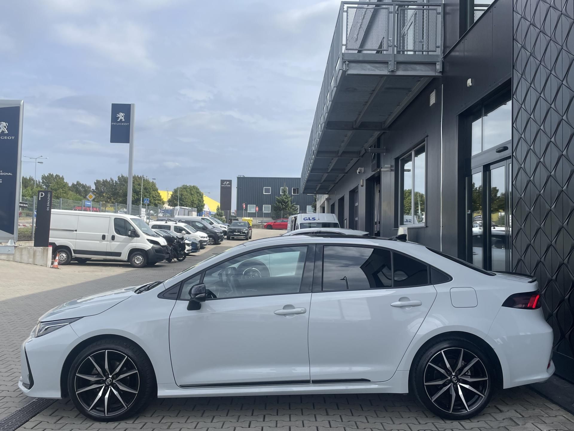 Toyota Corolla, GR SPORT 1.8 Hyb. 103 kW - fotka 4