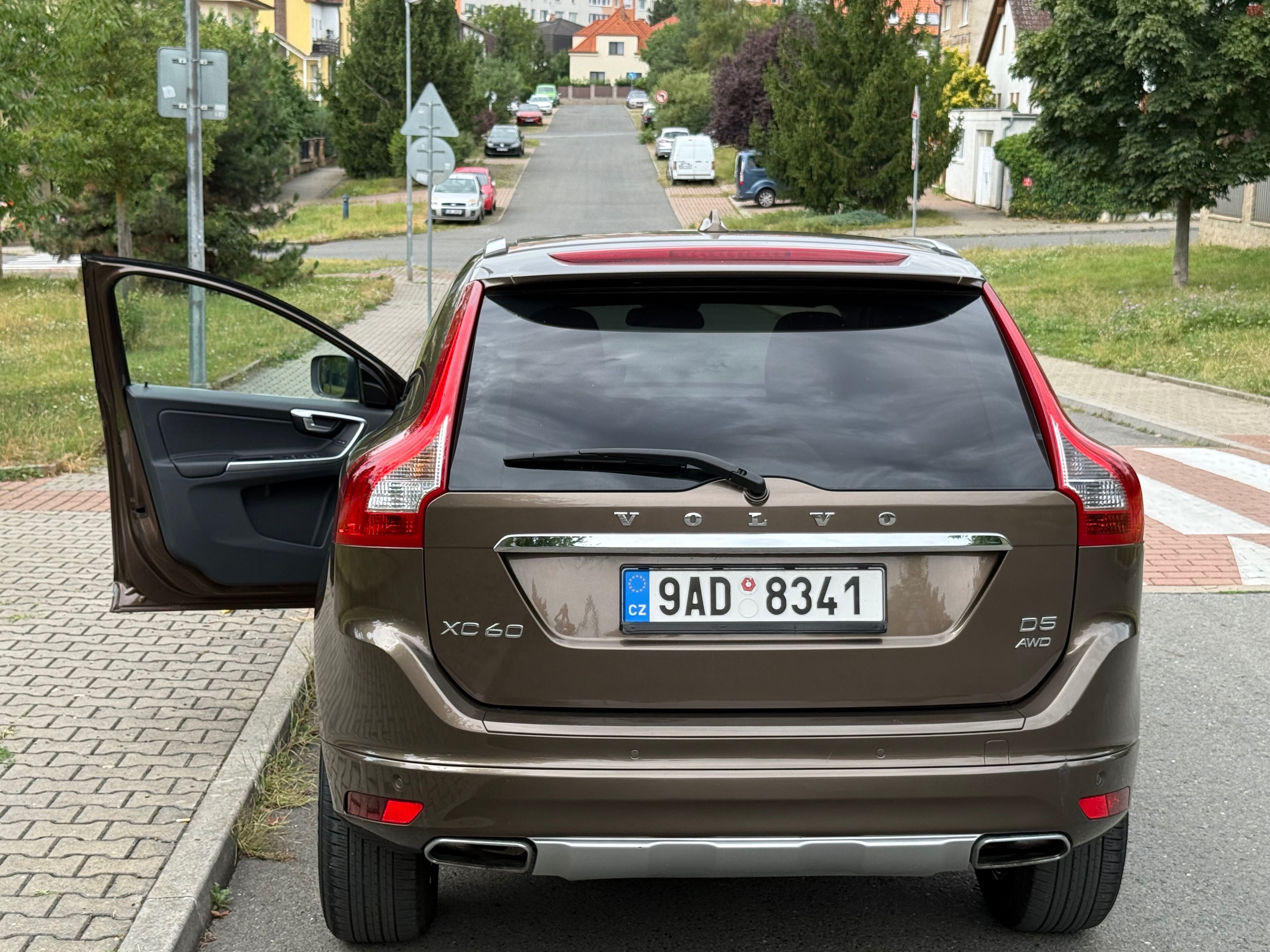 Volvo XC60, 2.4 d5 AWD 5v169kw VÝB.sumum - fotka 5