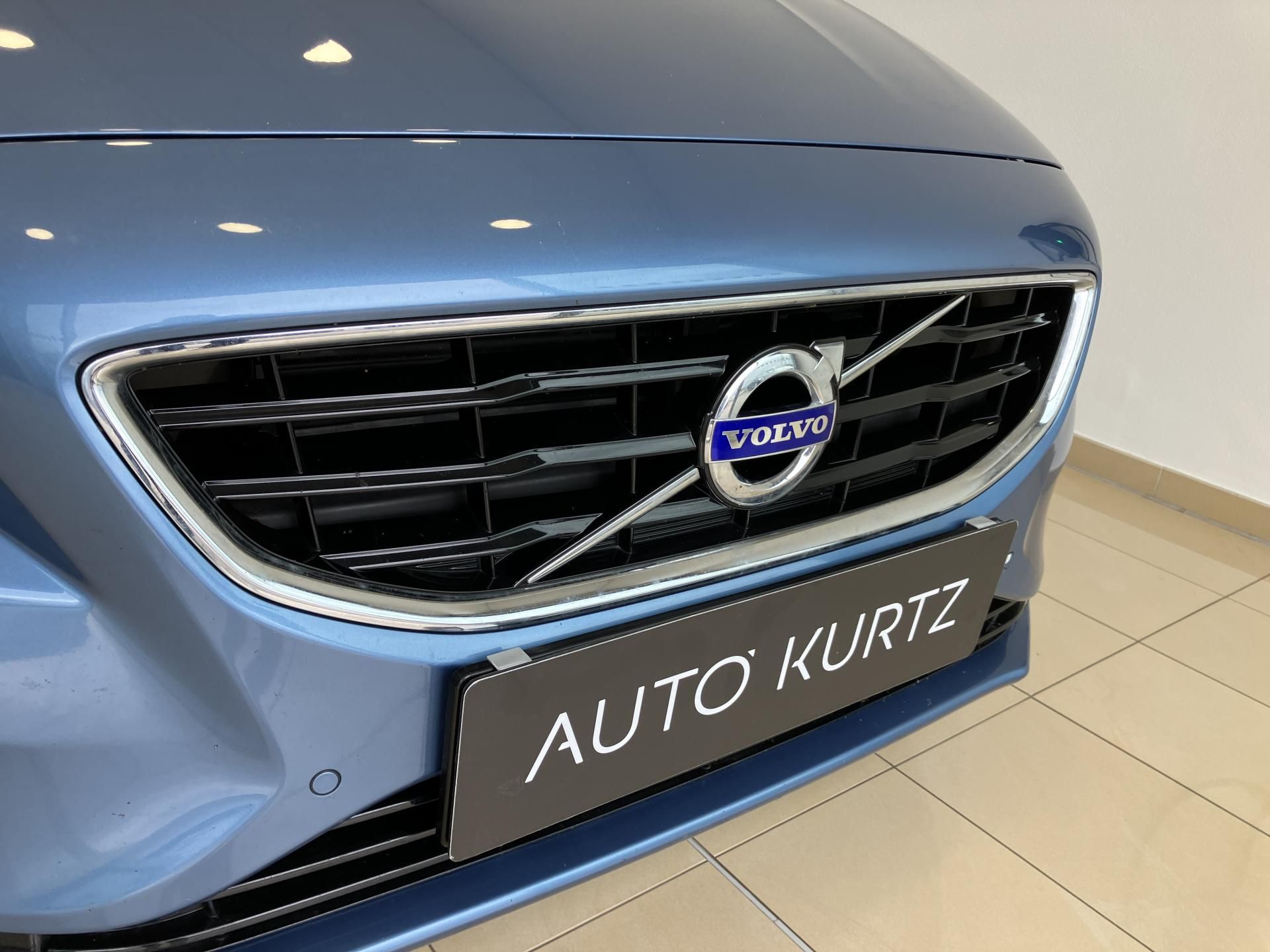 Volvo V40, T3 FWD Summum, MT6 - fotka 3