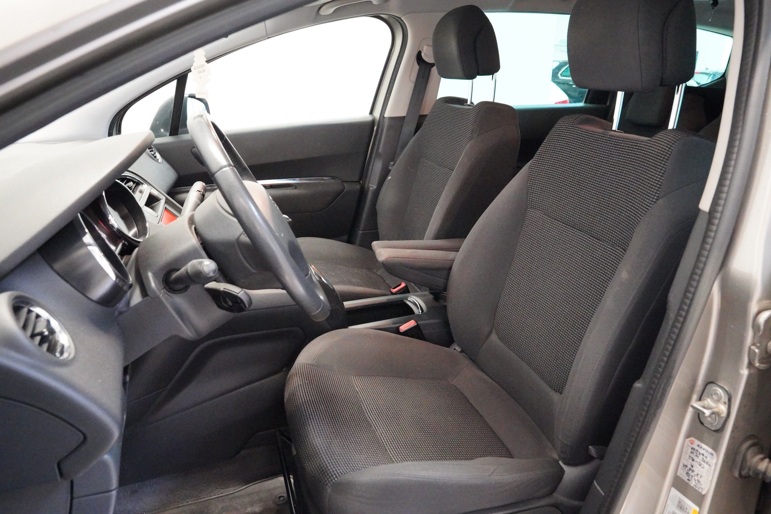 Peugeot 5008, 1.6 HDI 84 kW Allure - fotka 6