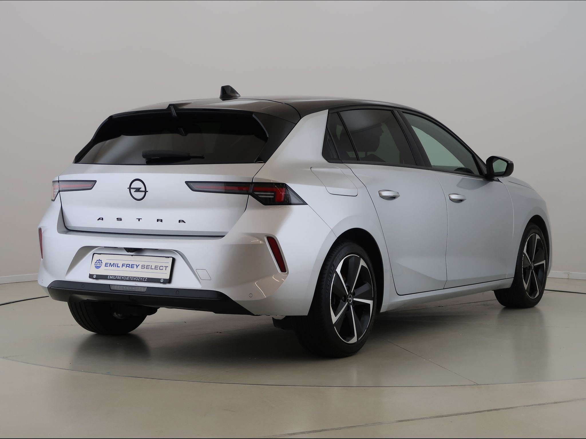 Opel Astra, 1.2,96KW,GS,Automat,ST - fotka 5