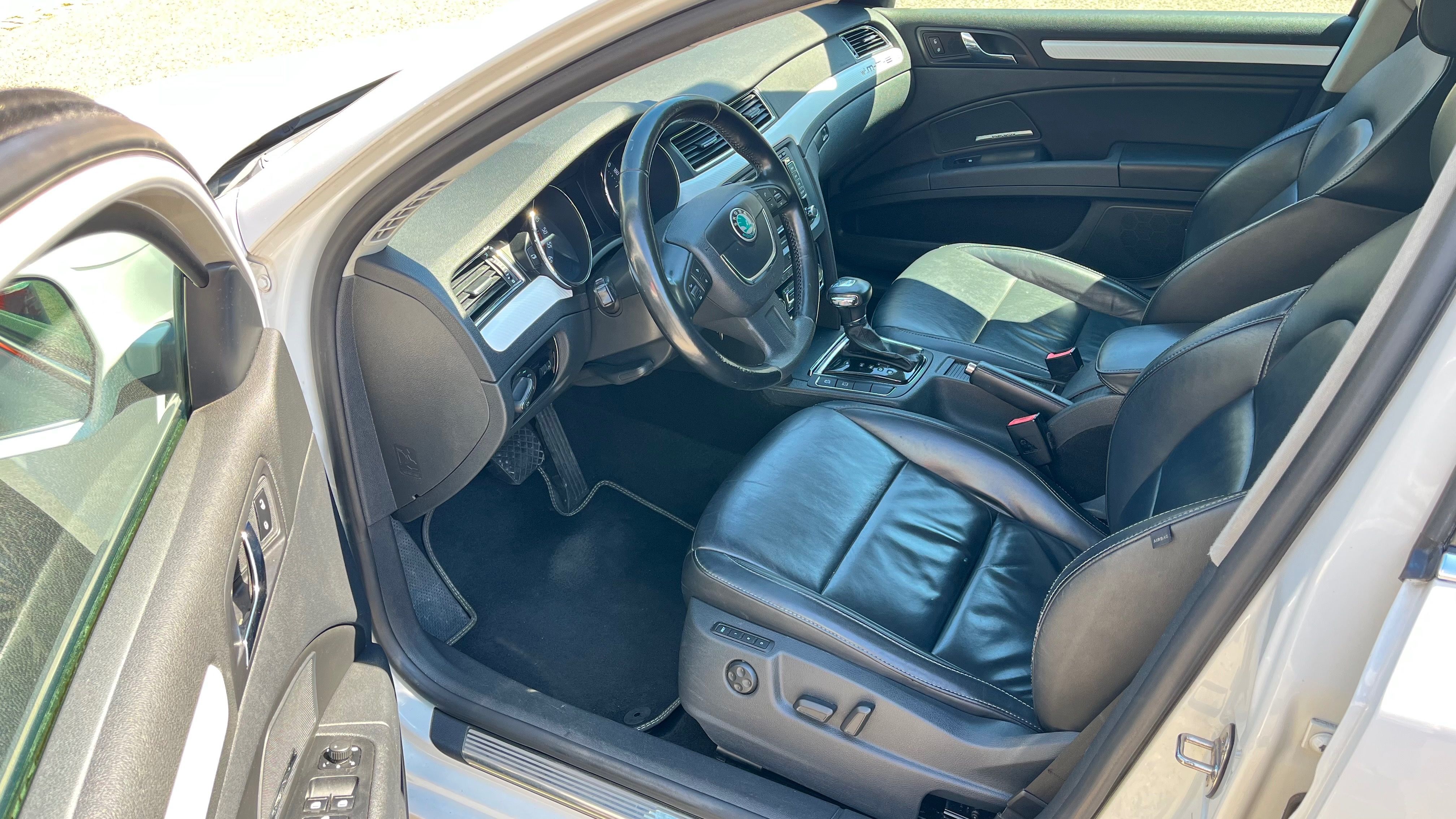 Škoda Superb, Škoda Superb Combi TDI - fotka 6