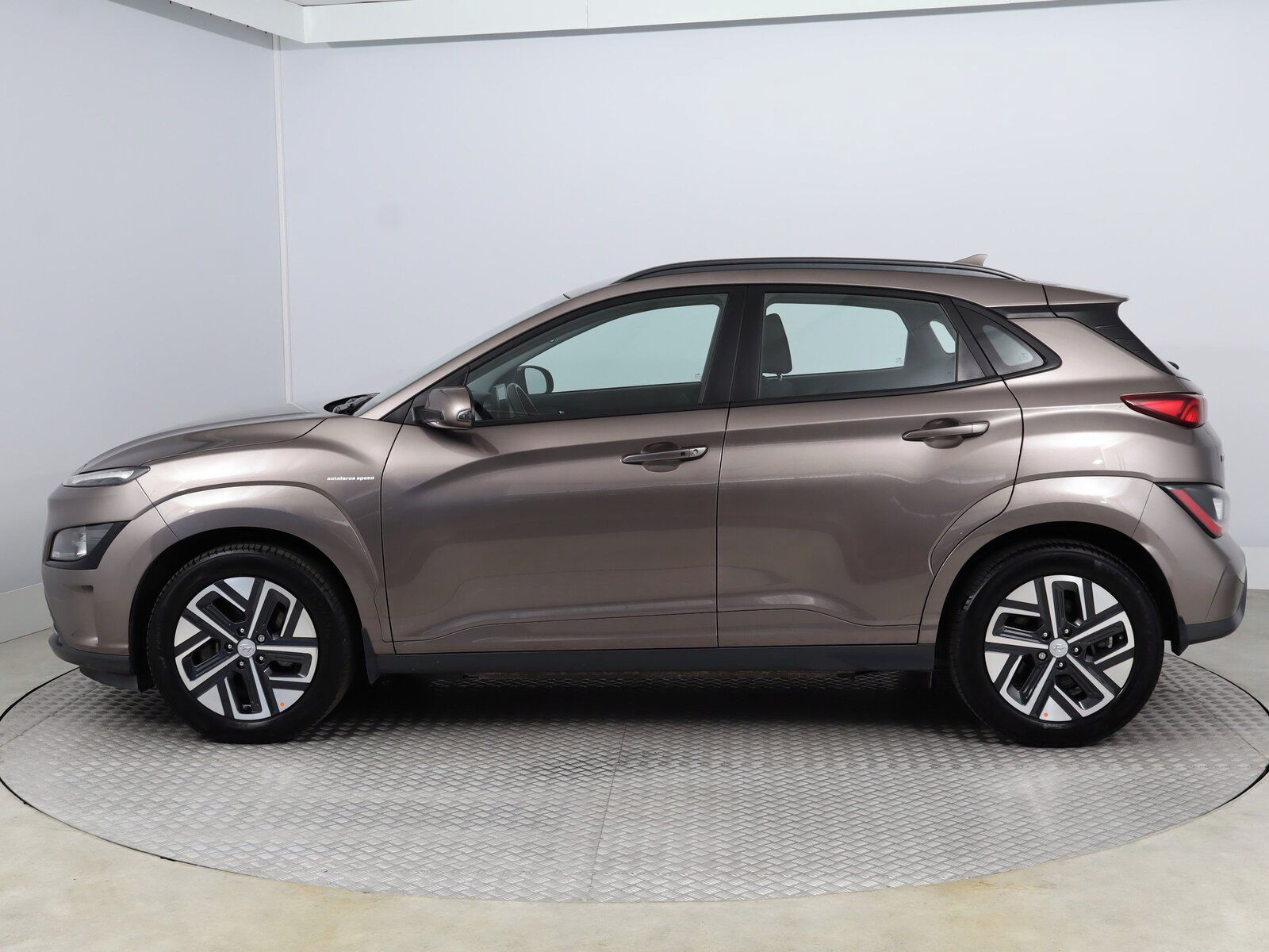 Hyundai Kona, Electric 39 kWh, SoH 92% - fotka 3
