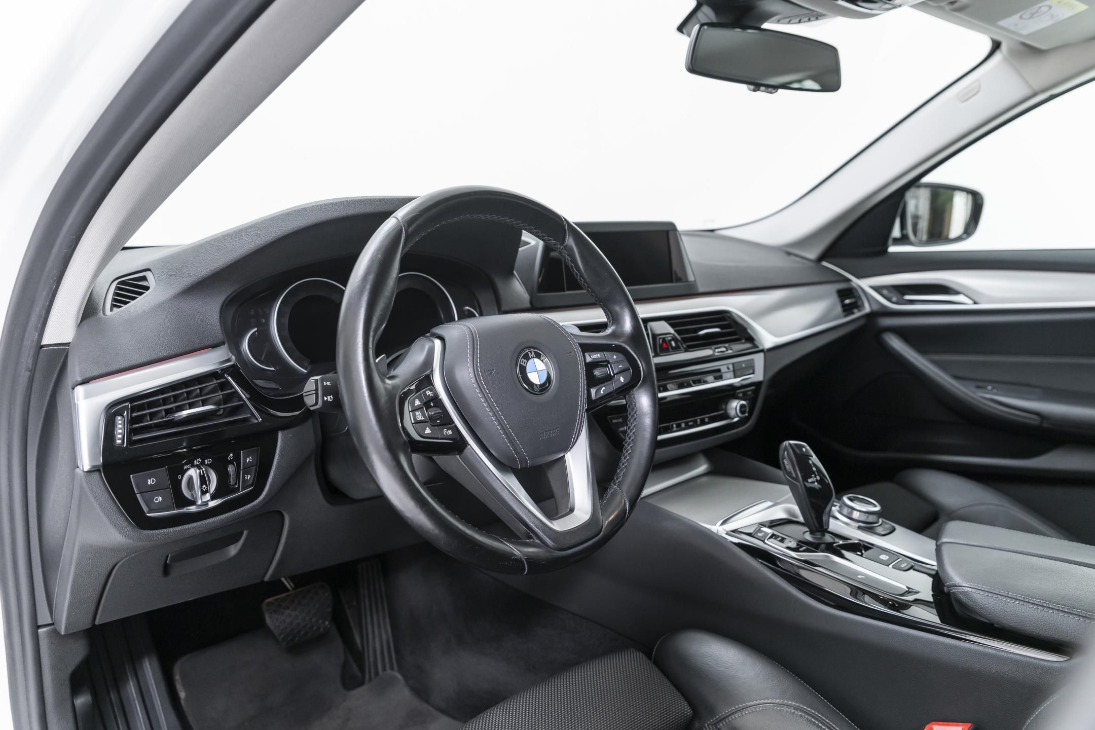 BMW Řada 5, 520d xDrive*1.majitel*nebouran - fotka 6