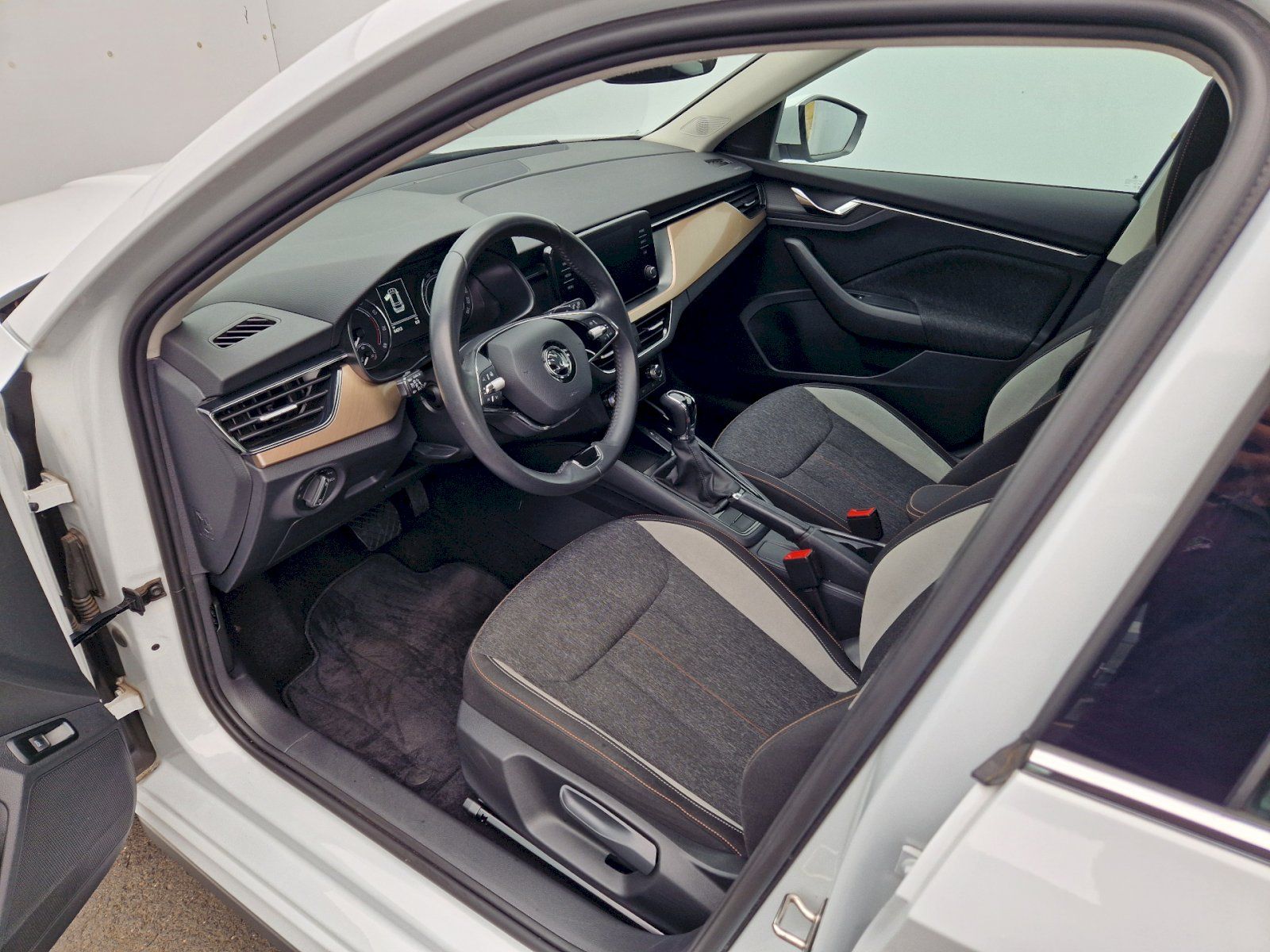 Škoda Kamiq, 1.0TSI 81kW DSG Style Plus - fotka 6