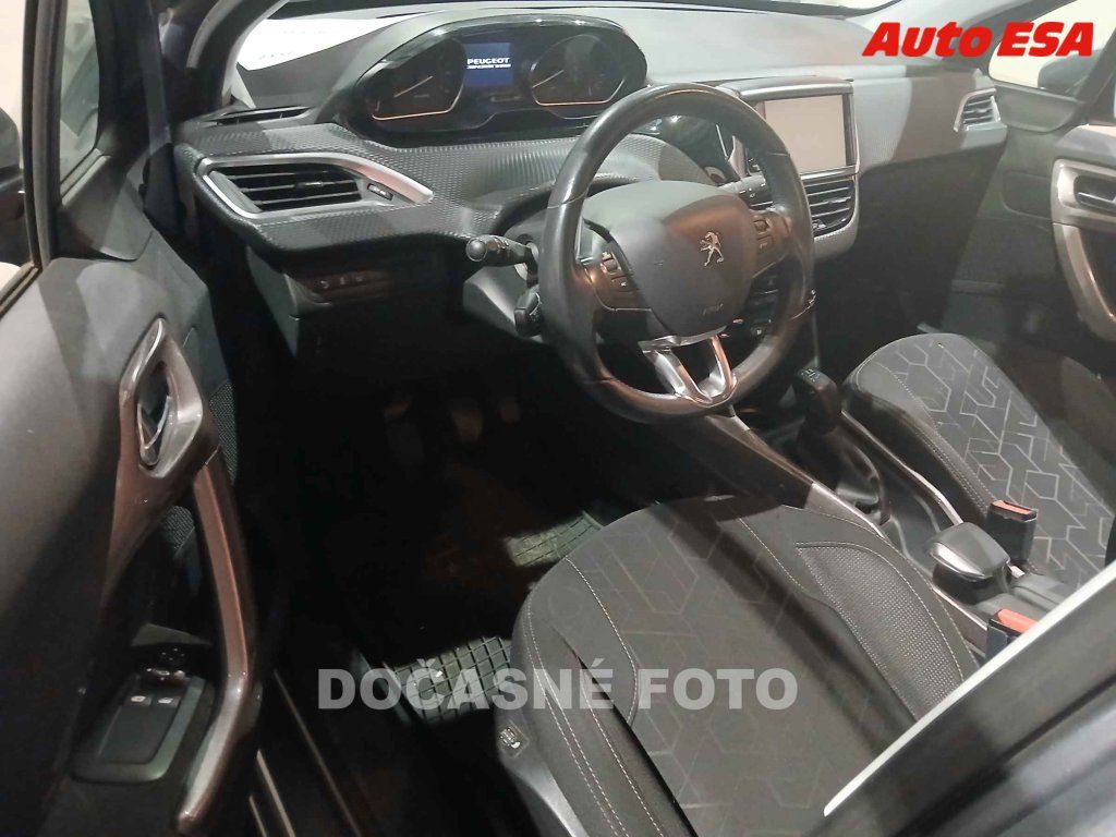 Peugeot 2008, 1.2 - fotka 3