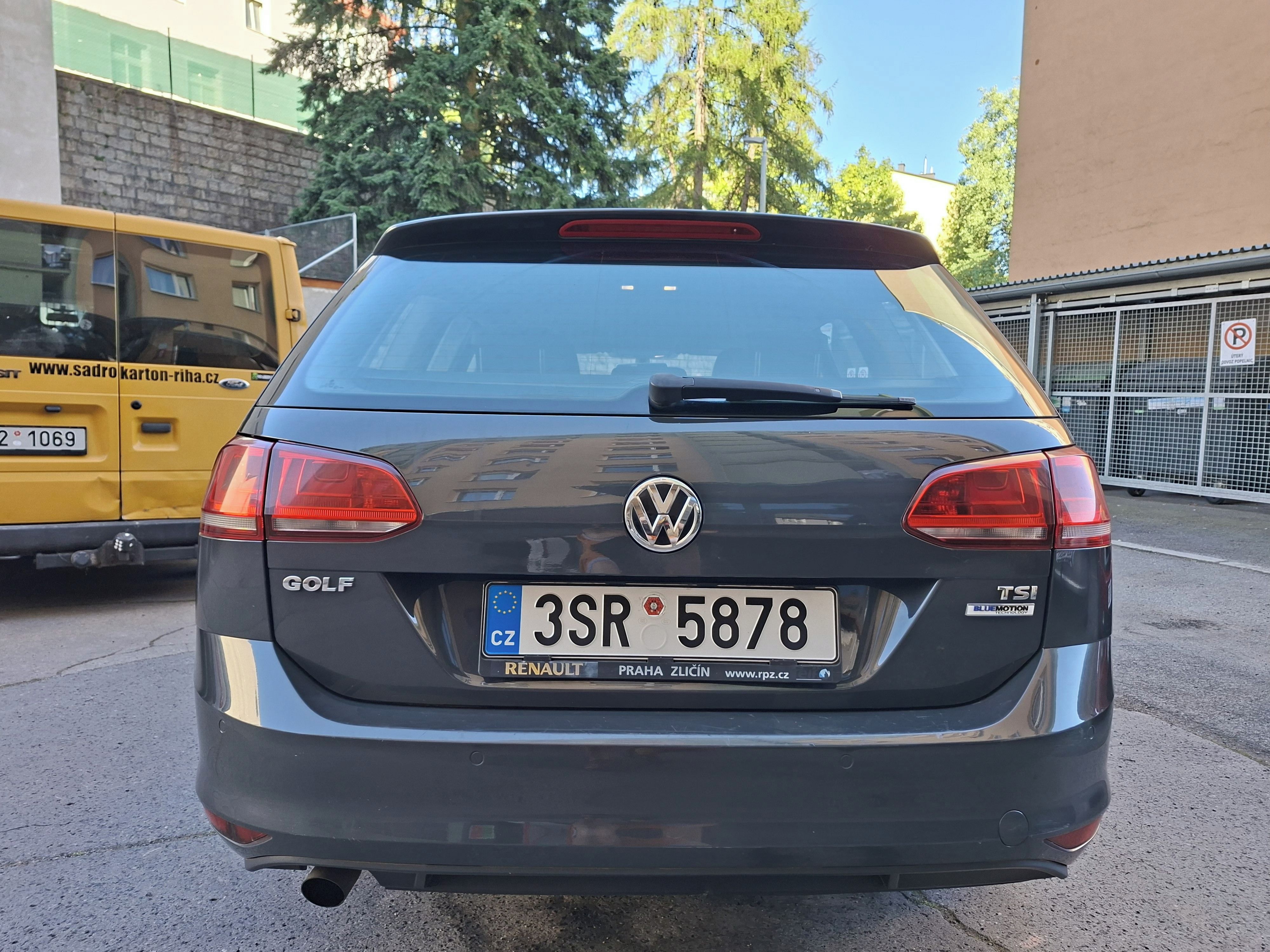Volkswagen Golf, VW GOLF7 Variant 1.2TSI - fotka 5