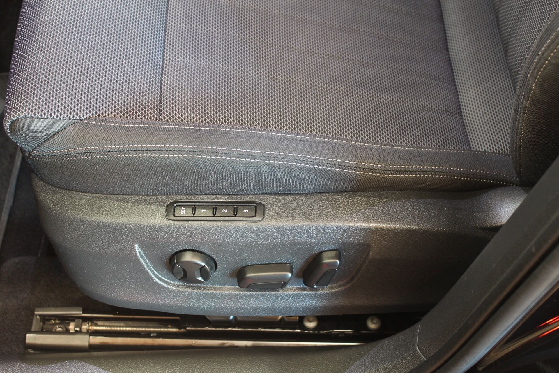 Škoda Superb, 2.0TDI DSG Style+ Display  LED - fotka 5