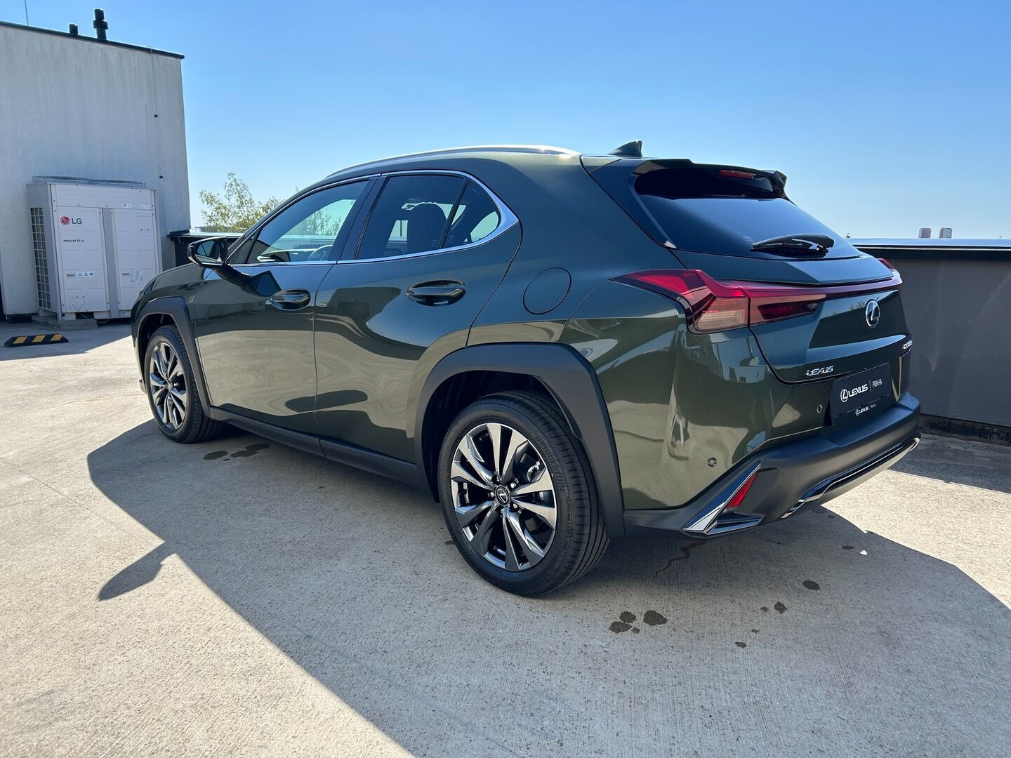 Lexus UX 300h, 300h 2.0 HEV F SPORT DESIGN - fotka 2