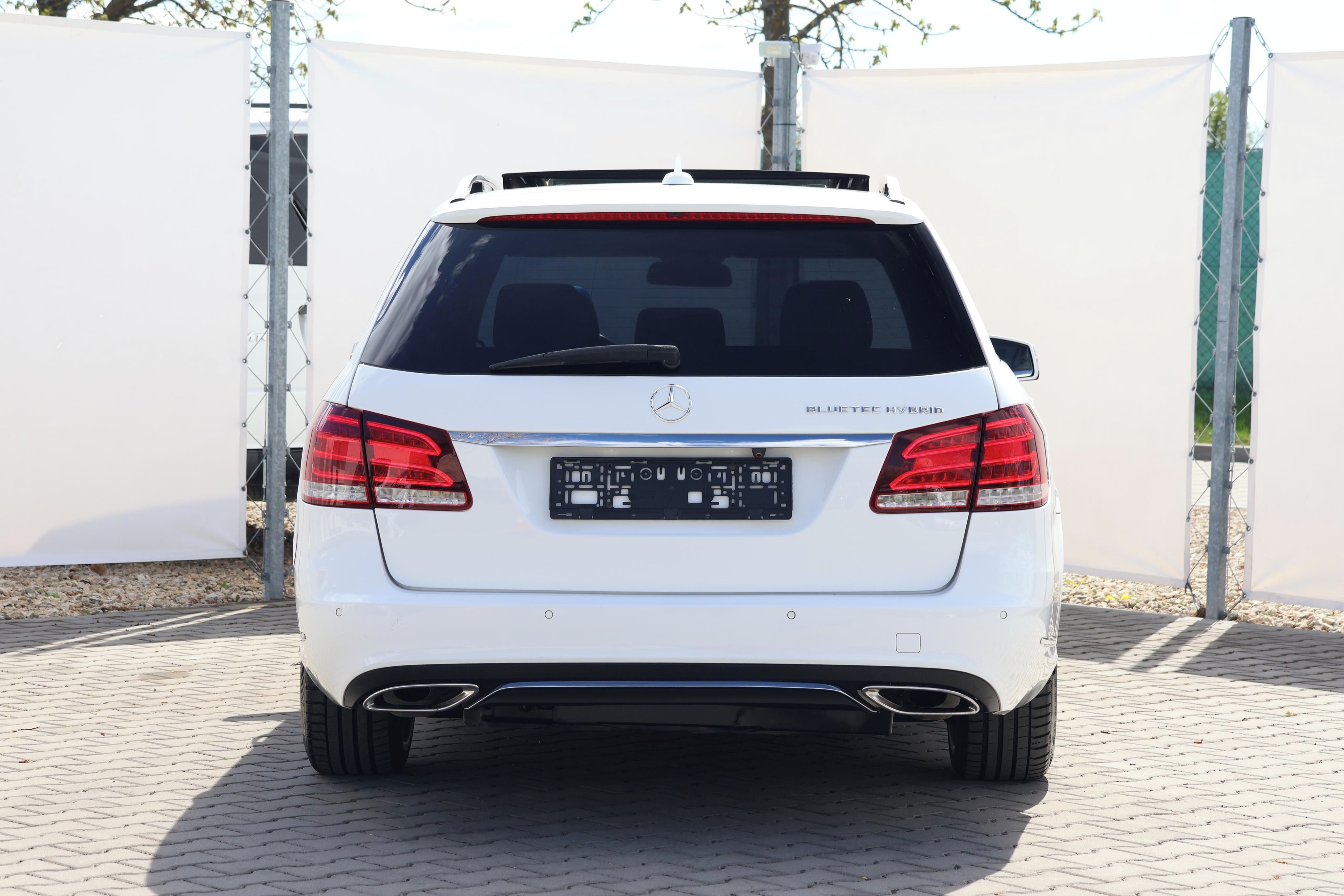 Mercedes-Benz Třídy E, 300 BLUETECHYBRID LED PANO KAM - fotka 6