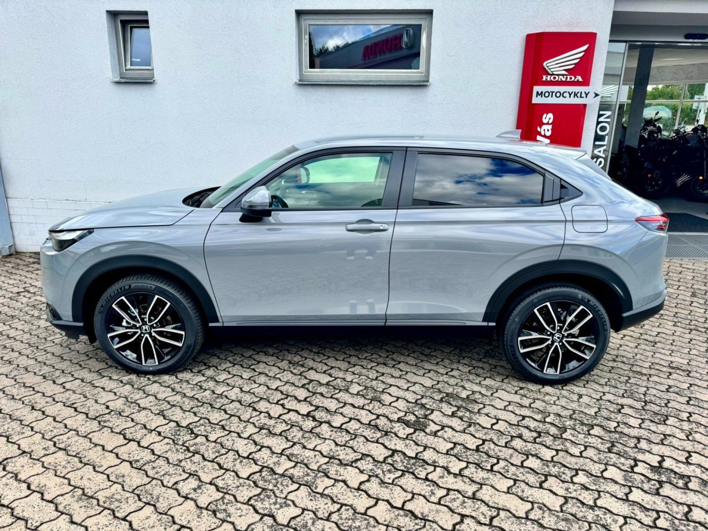 Honda HR-V, 1.5 eHEV Elegance MR27 SKLADEM - fotka 4