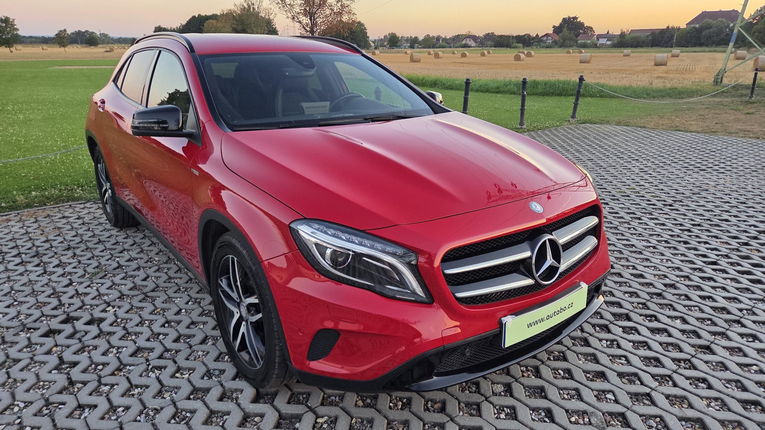 Mercedes-Benz GLA, 220d 7G-DCT 4MATIC AMG Styl - fotka 3