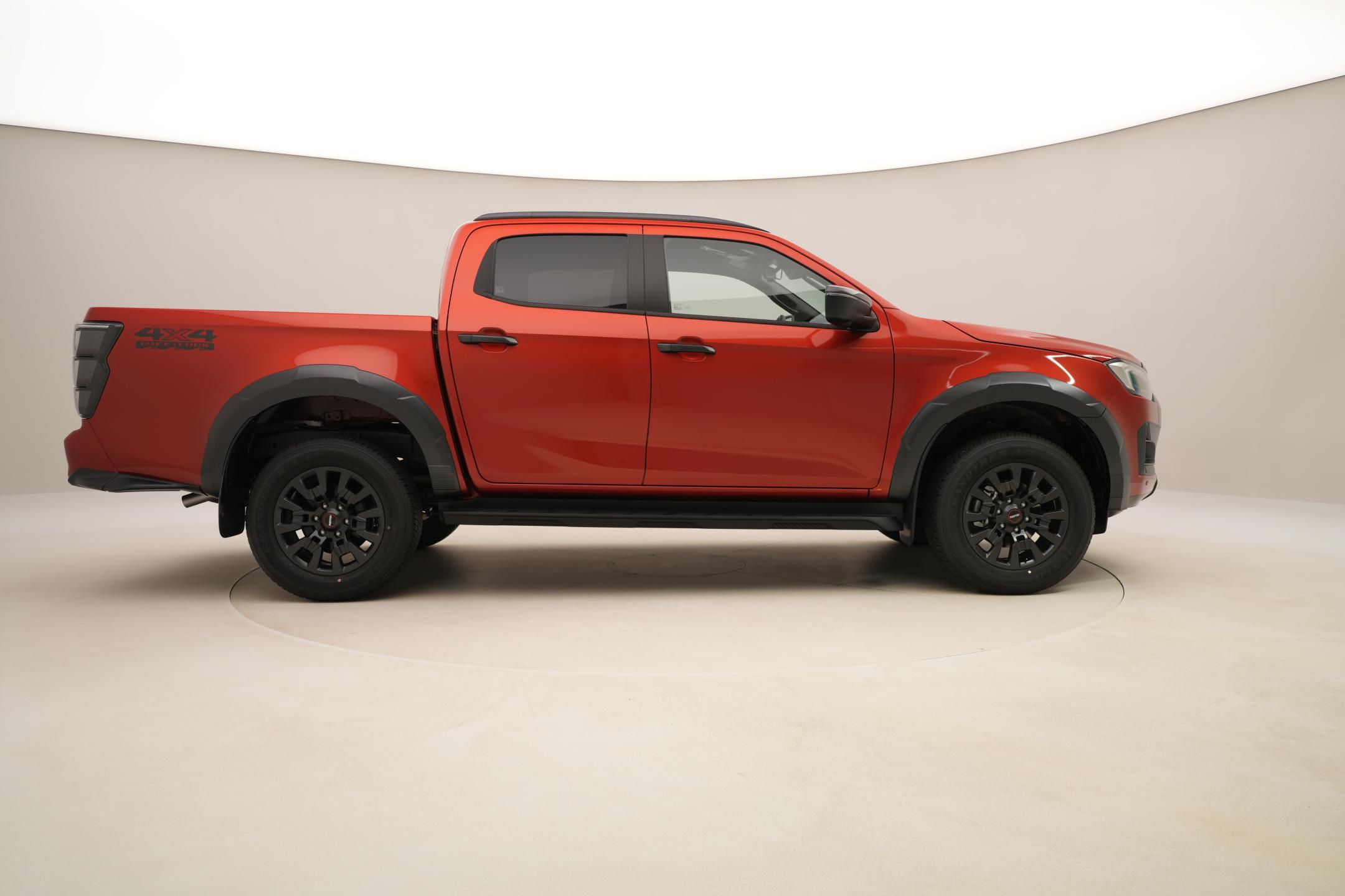 Isuzu D-Max, Double Cab 2,2 V-Cross 4x4 AUT - fotka 6