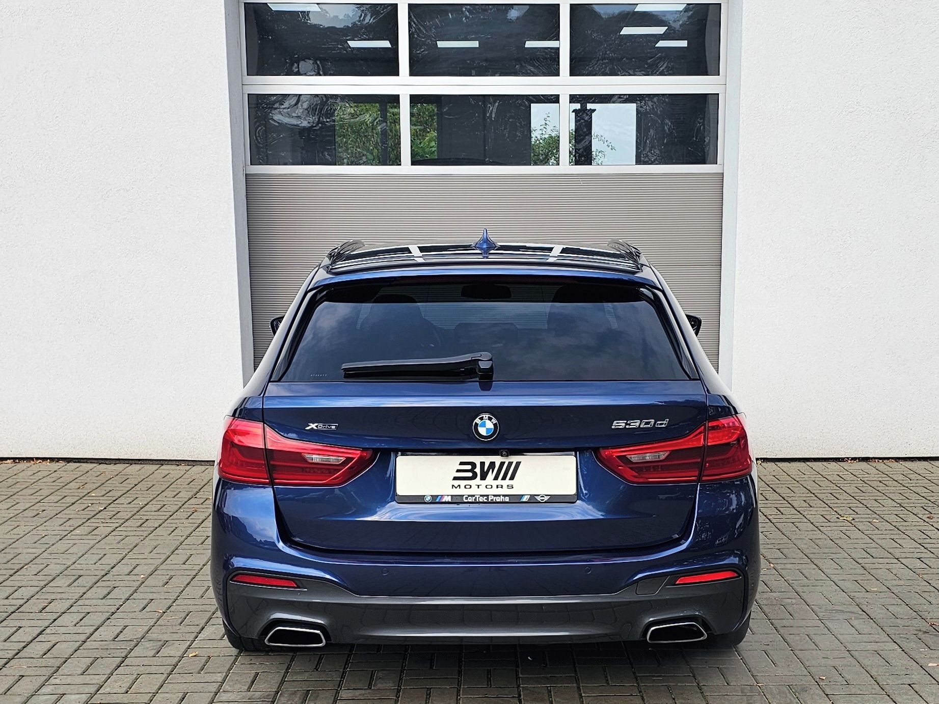 BMW Řada 5, 530d xDrive Touring - fotka 6