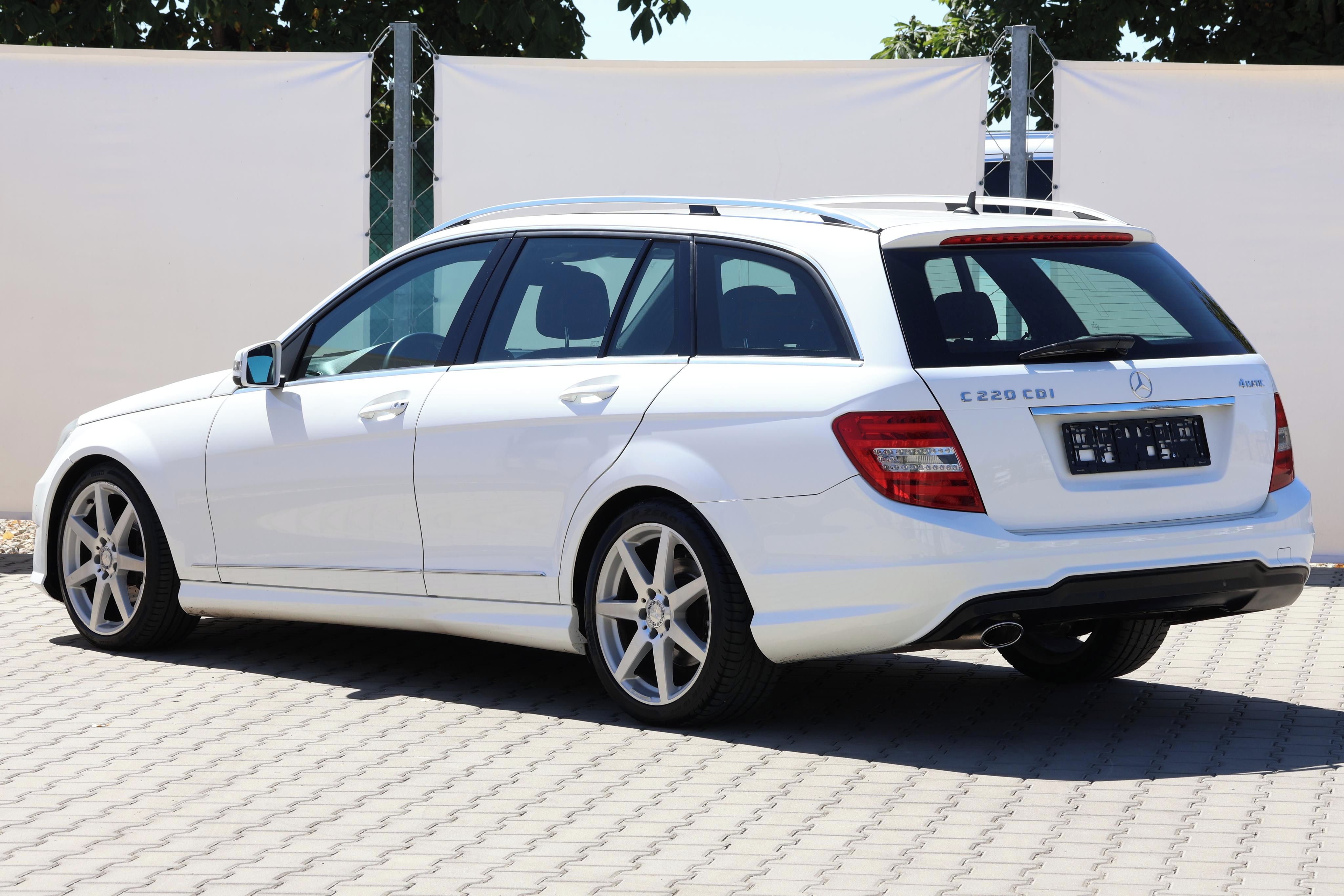 Mercedes-Benz Třídy C, 220 CDI*AMG*4MATIC*7GTronic* - fotka 4