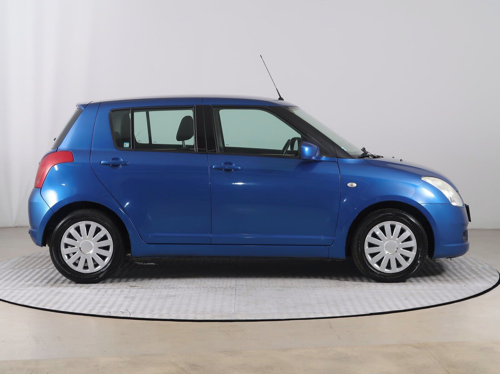 Suzuki Swift, 1.3, servisované - fotka 6