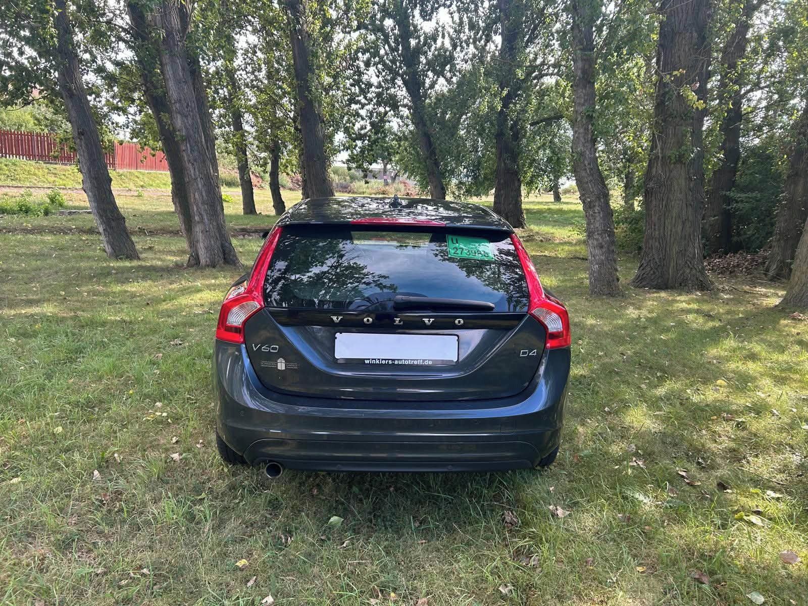Volvo V60, 2,0 120 KW D4 PĚTIVÁLEC - fotka 4