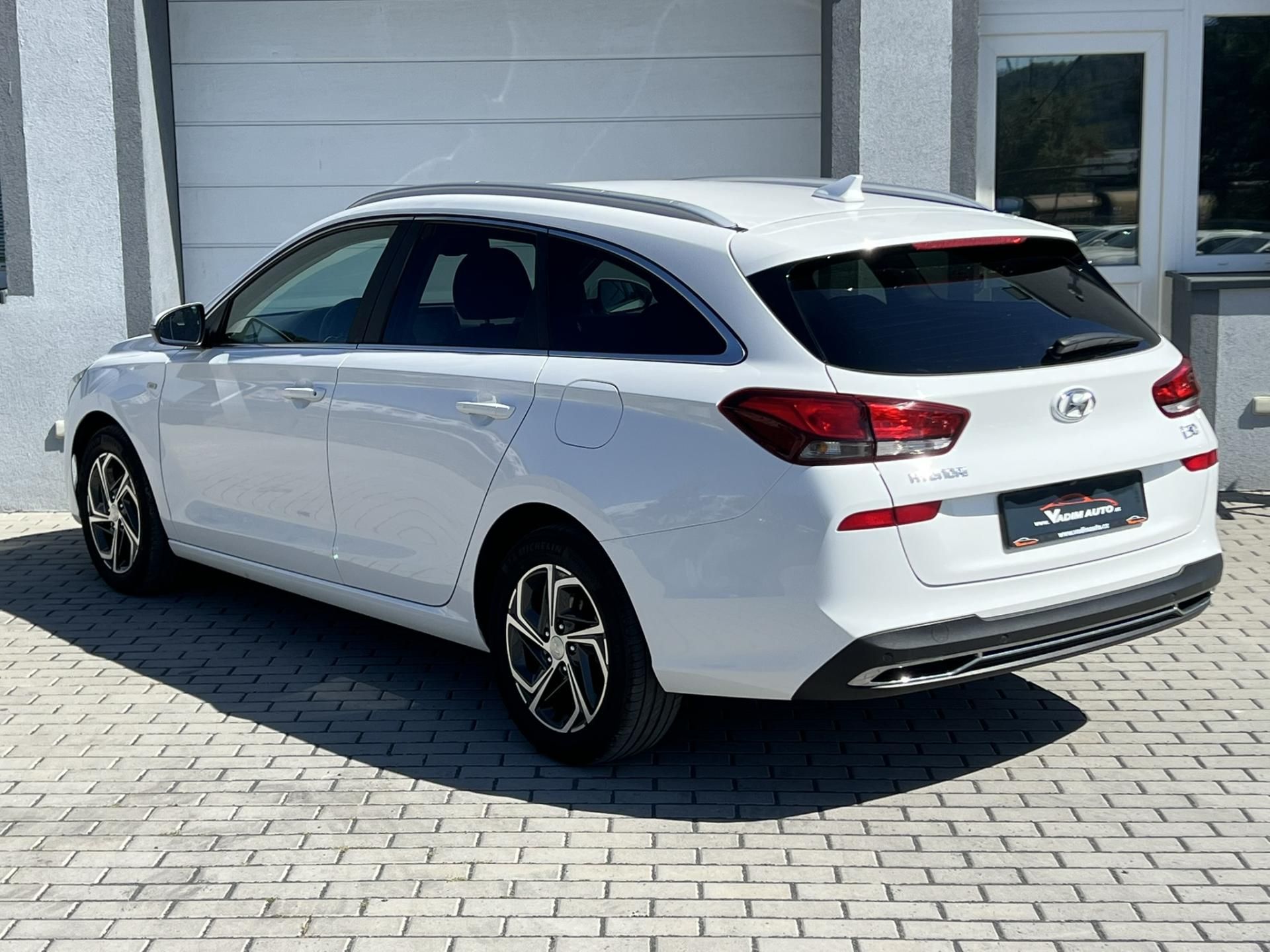 Hyundai i30, 1.5T-GDi 118kW SMART KAMERA - fotka 3