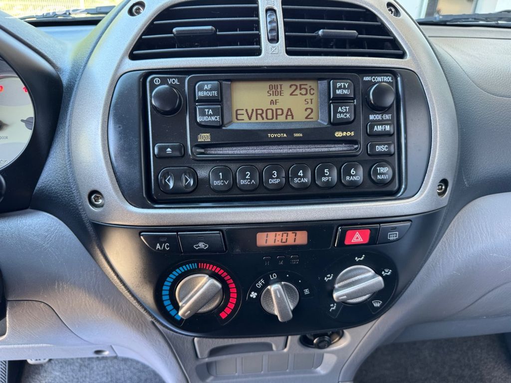 Toyota RAV4 2.0 D-4D 116 ch 4x4 • 3 portes • Boîte manuelle • Clim