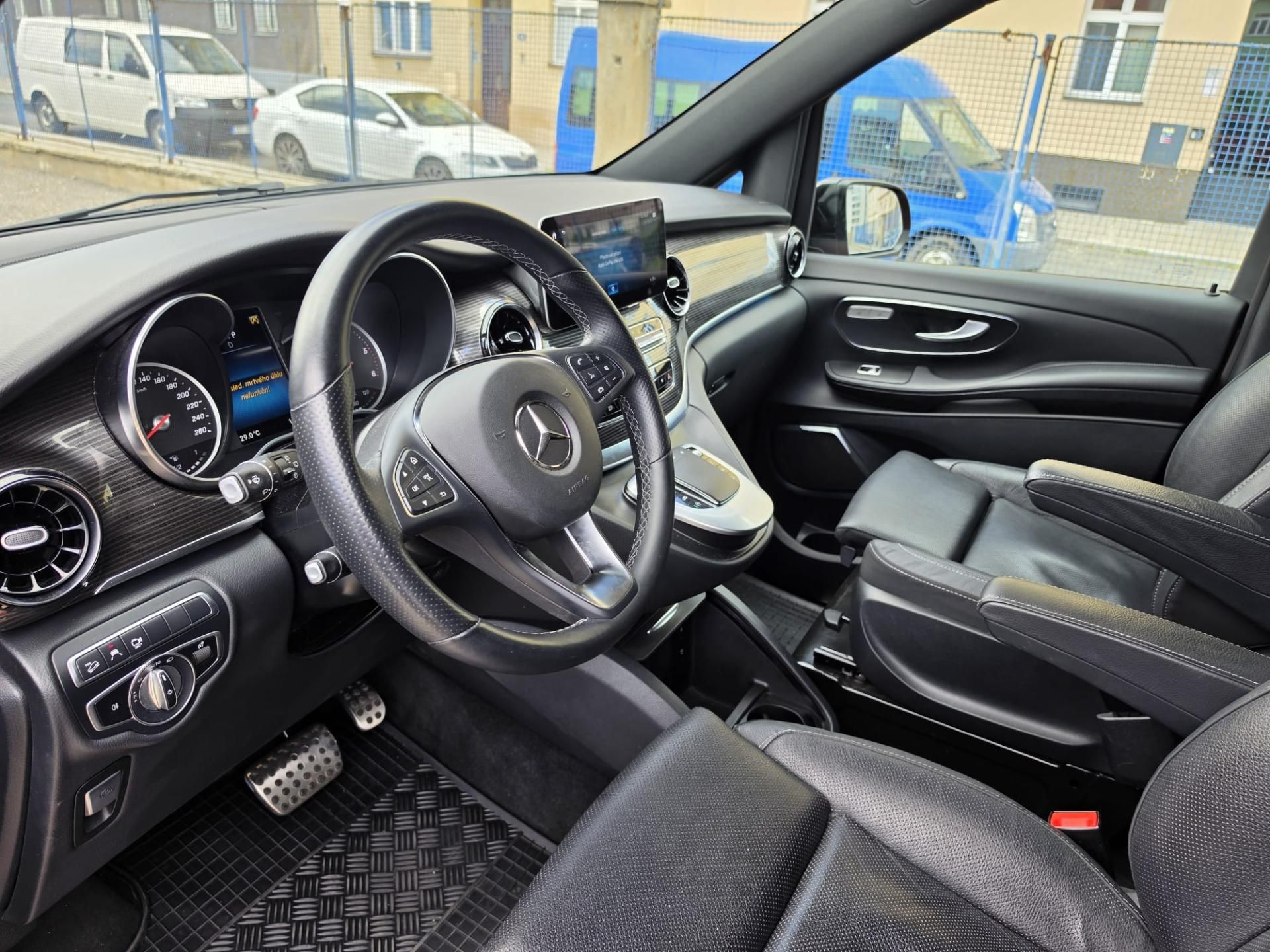 Mercedes-Benz Třídy V, 300d 7míst 4Matic Avantgarde - fotka 4